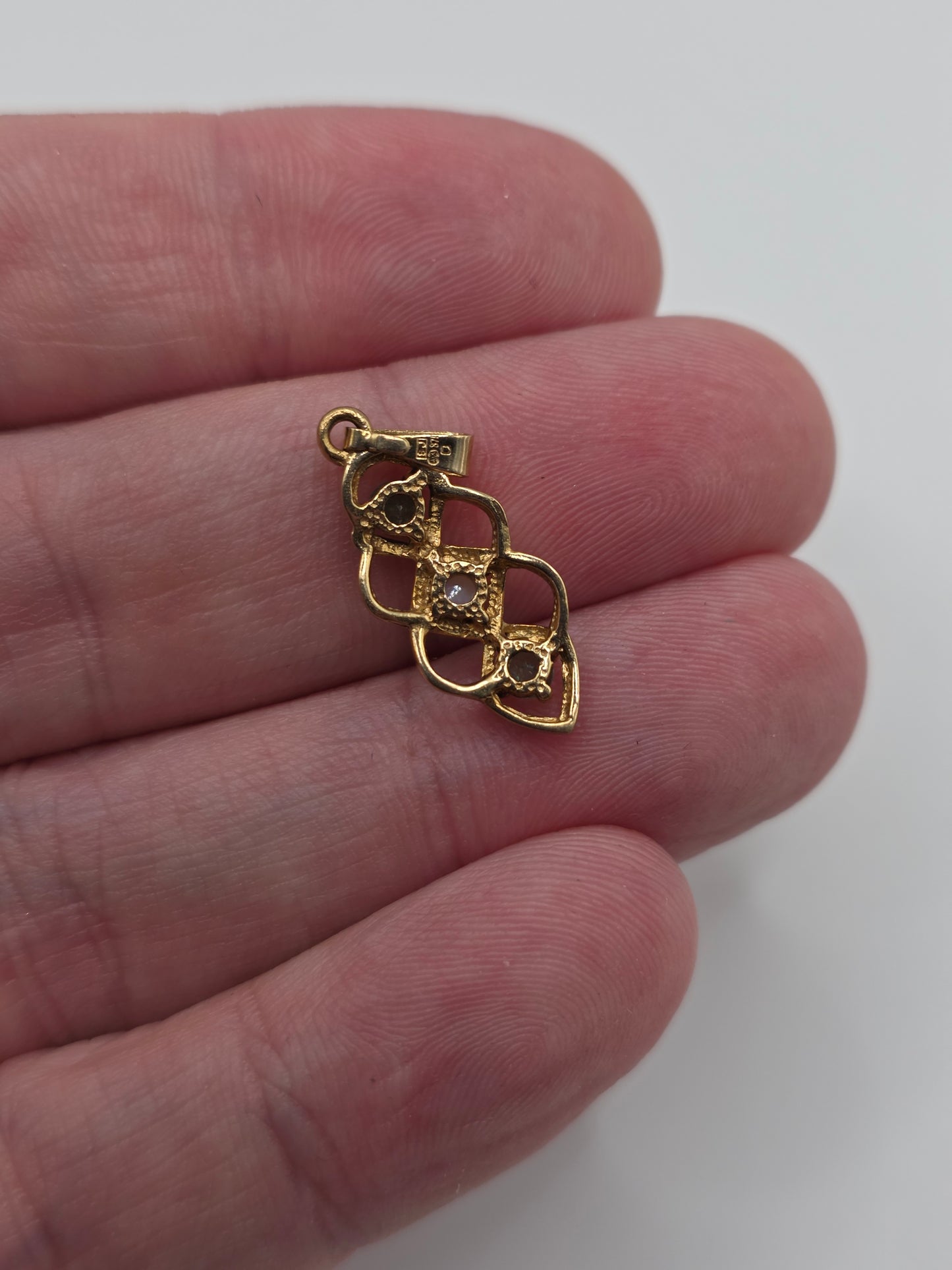 9ct gold emerald and opal pendant