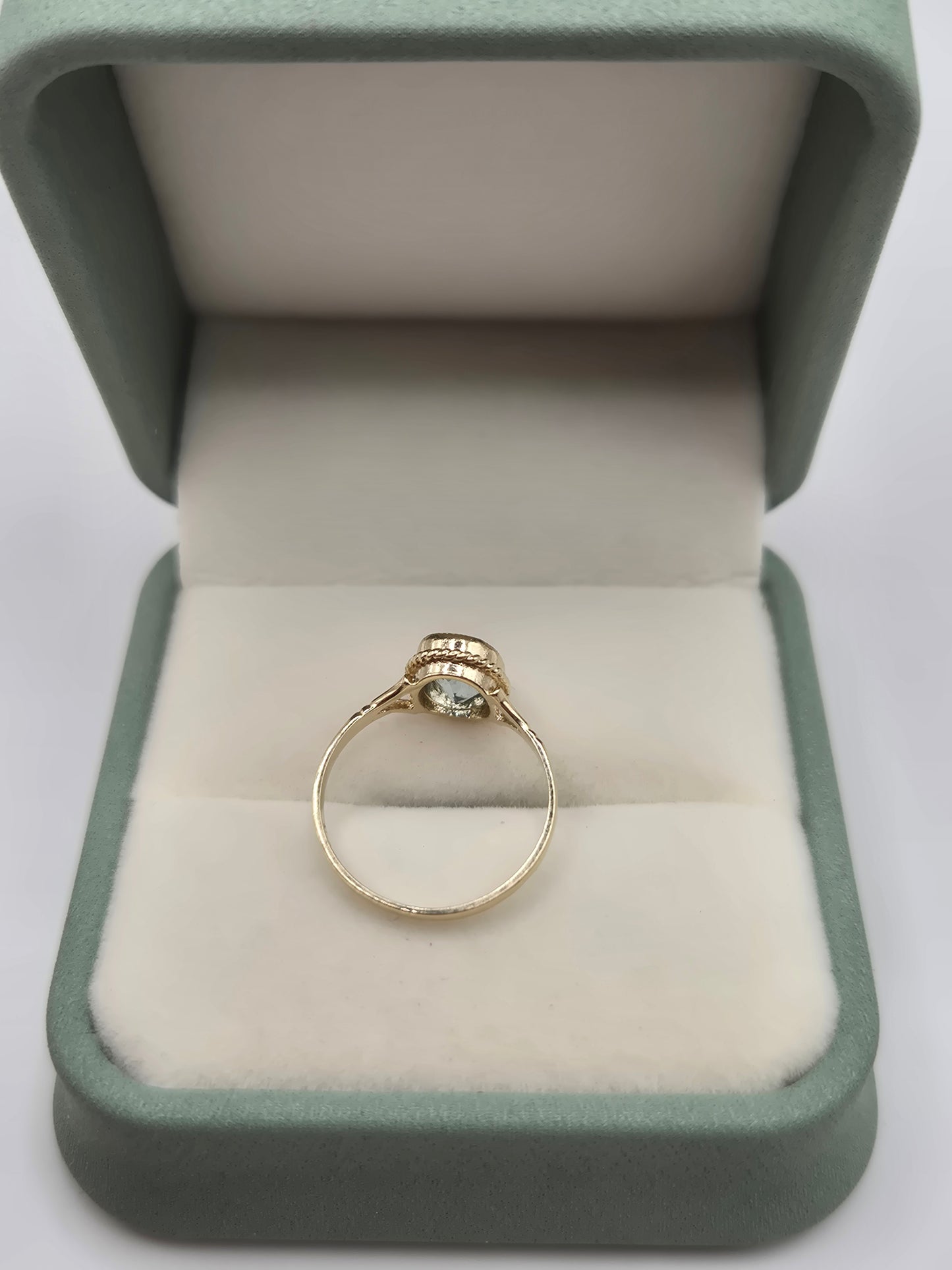 9ct gold topaz ring