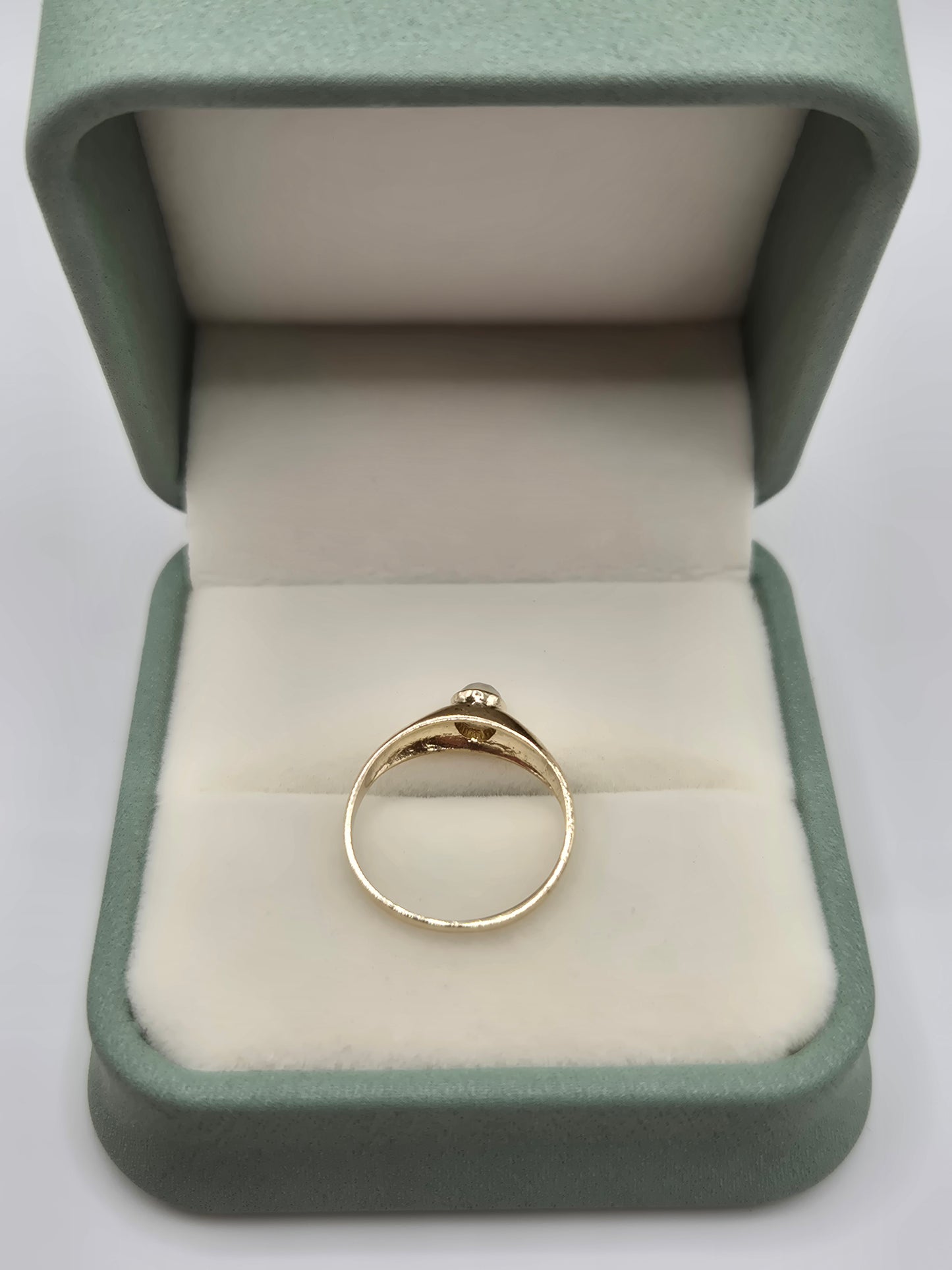 9ct gold moonstone gypsy ring