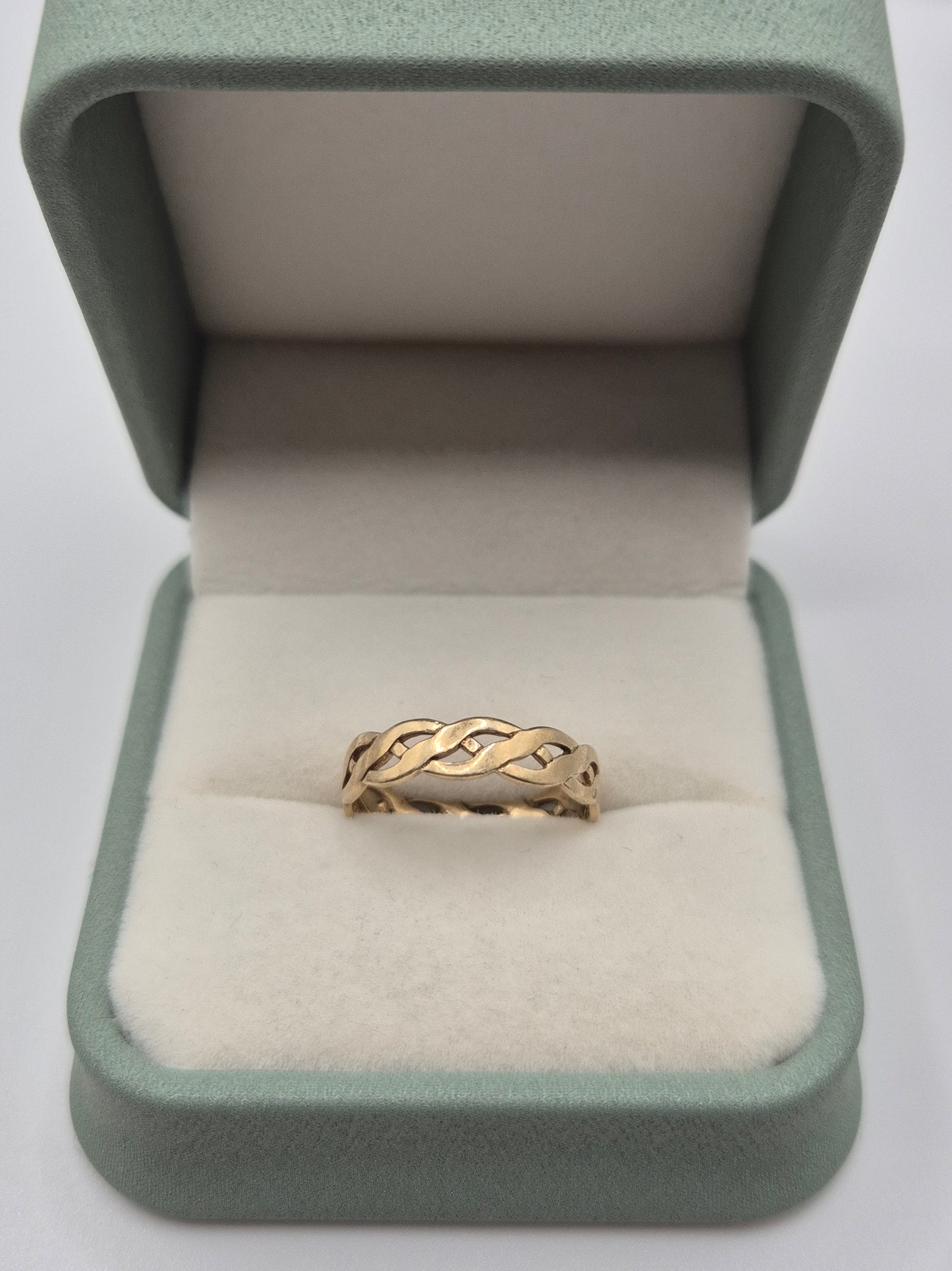 9ct gold celtic ring