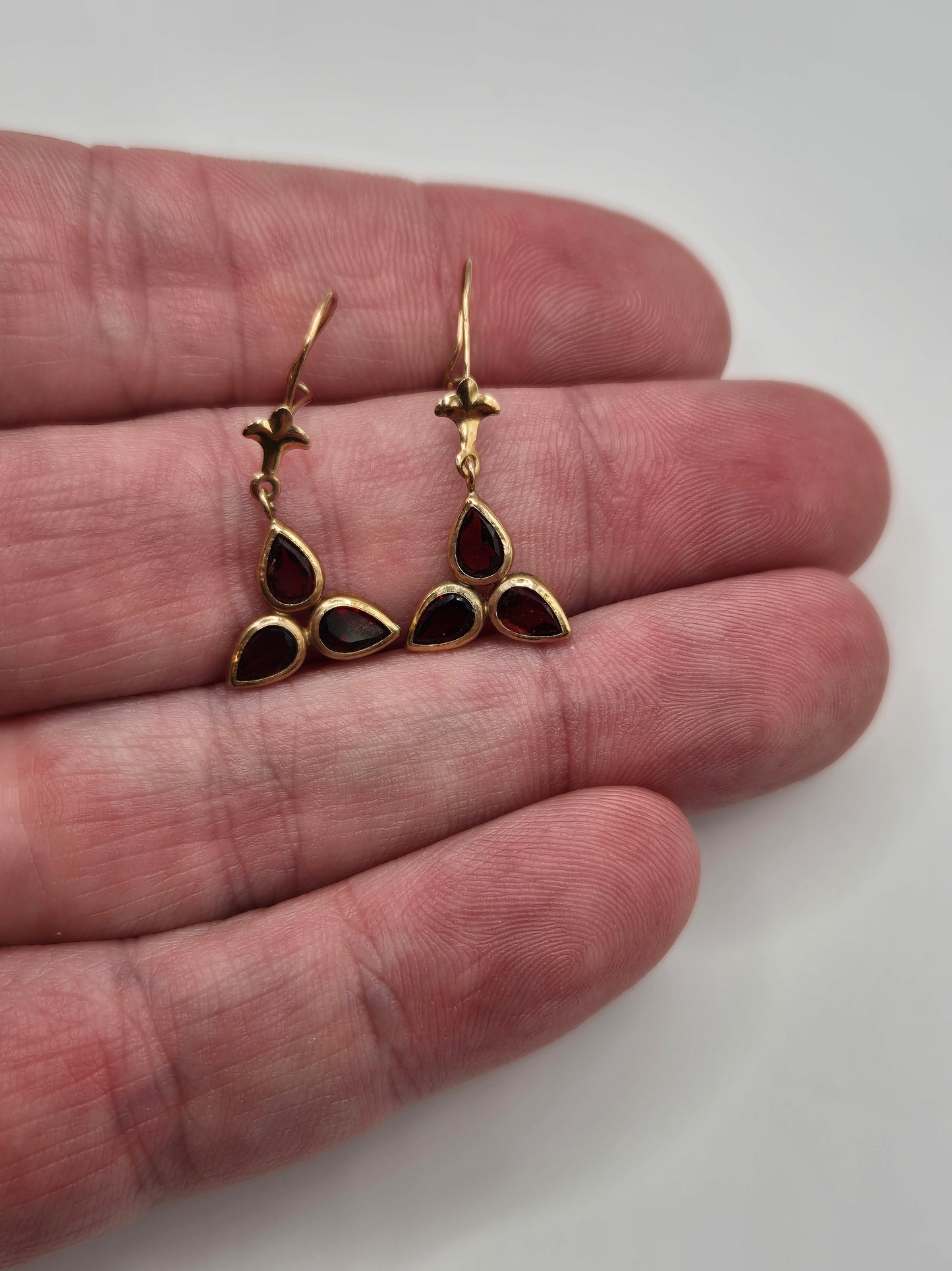 9ct gold garnet earrings