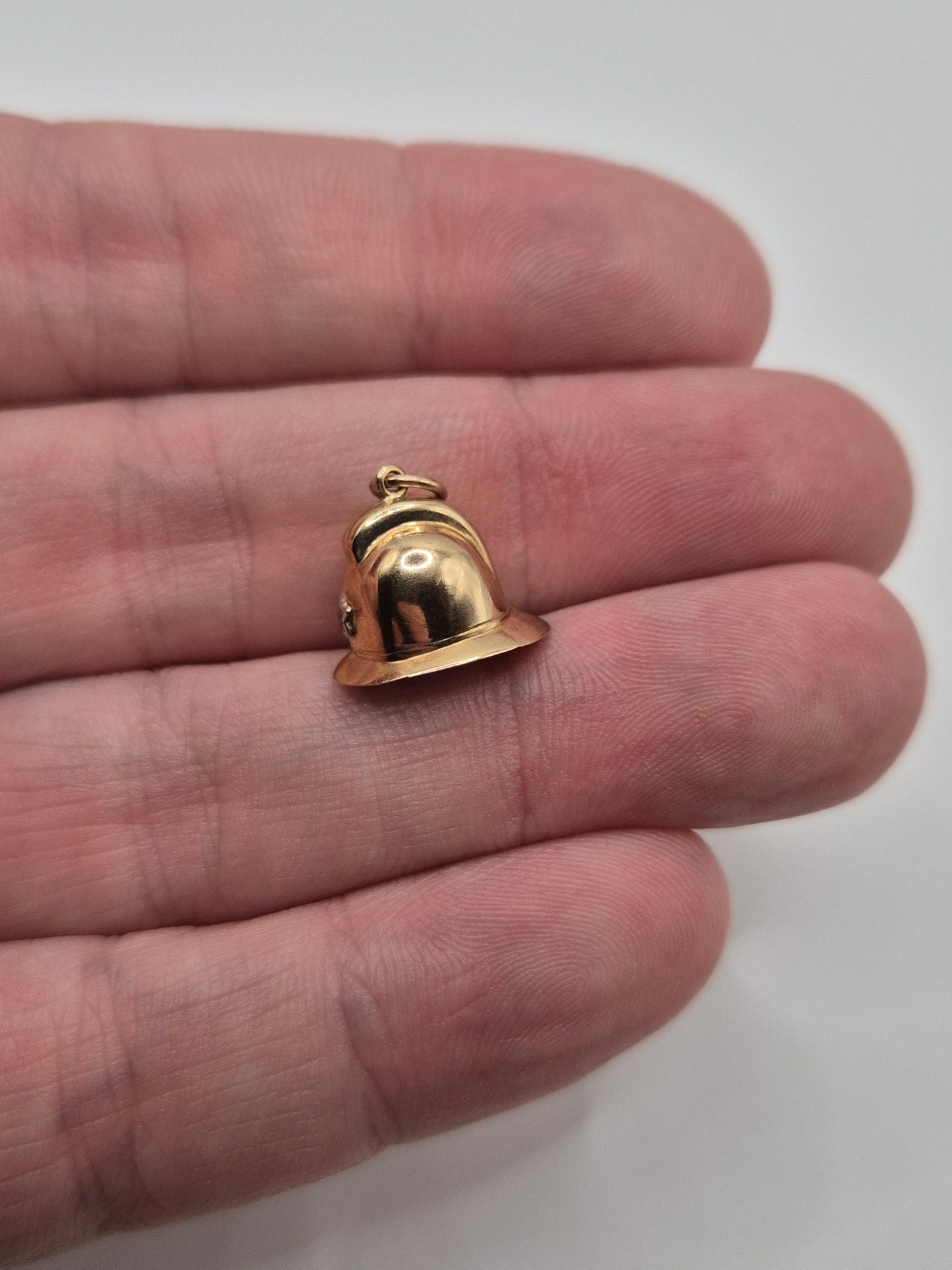 9ct gold vintage police hat Charm