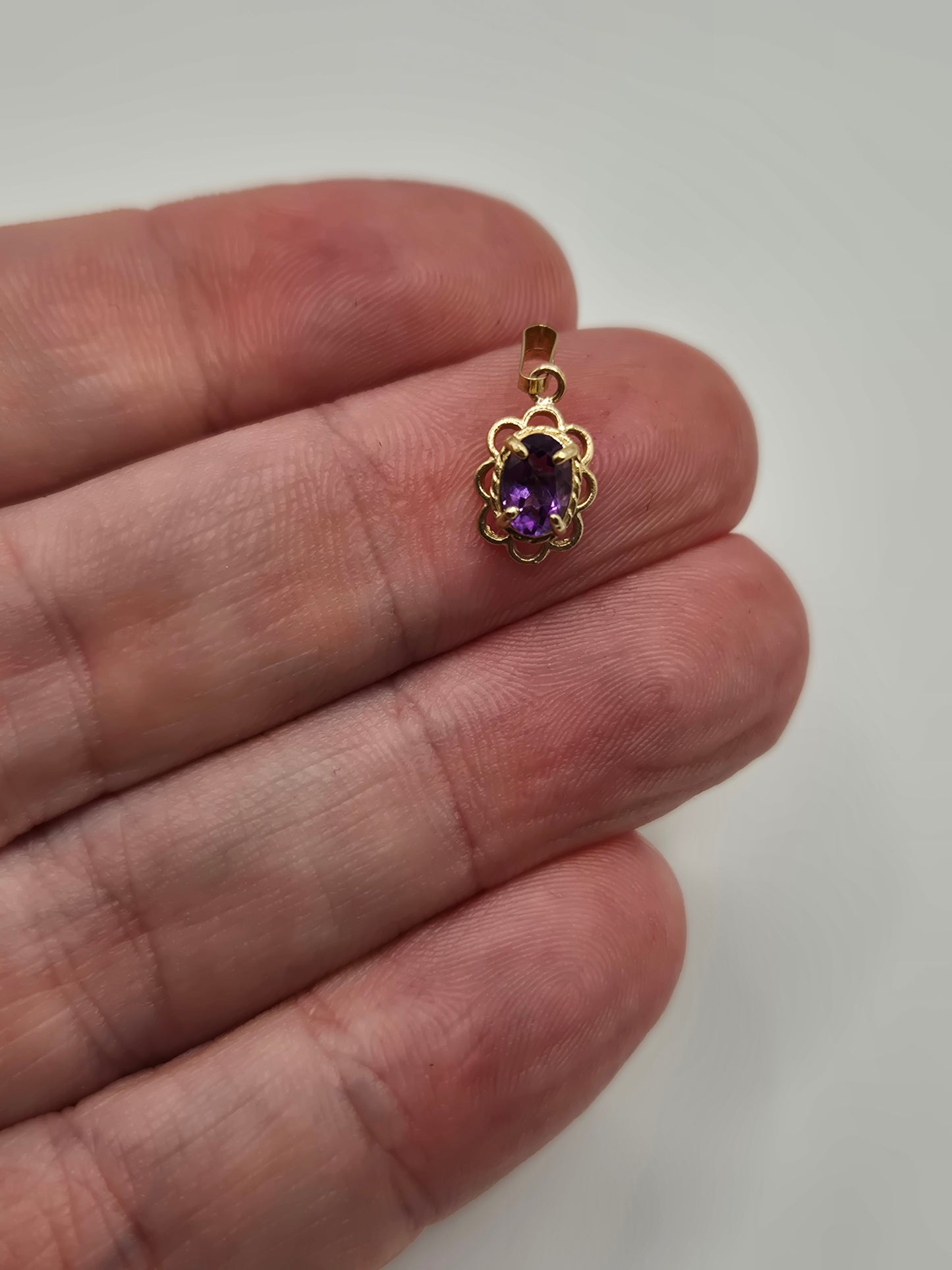 9ct gold amethyst pendant