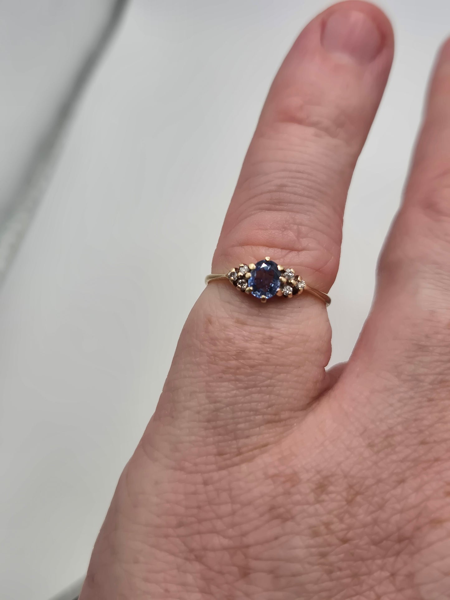 9ct gold tanzanite and diamond ring