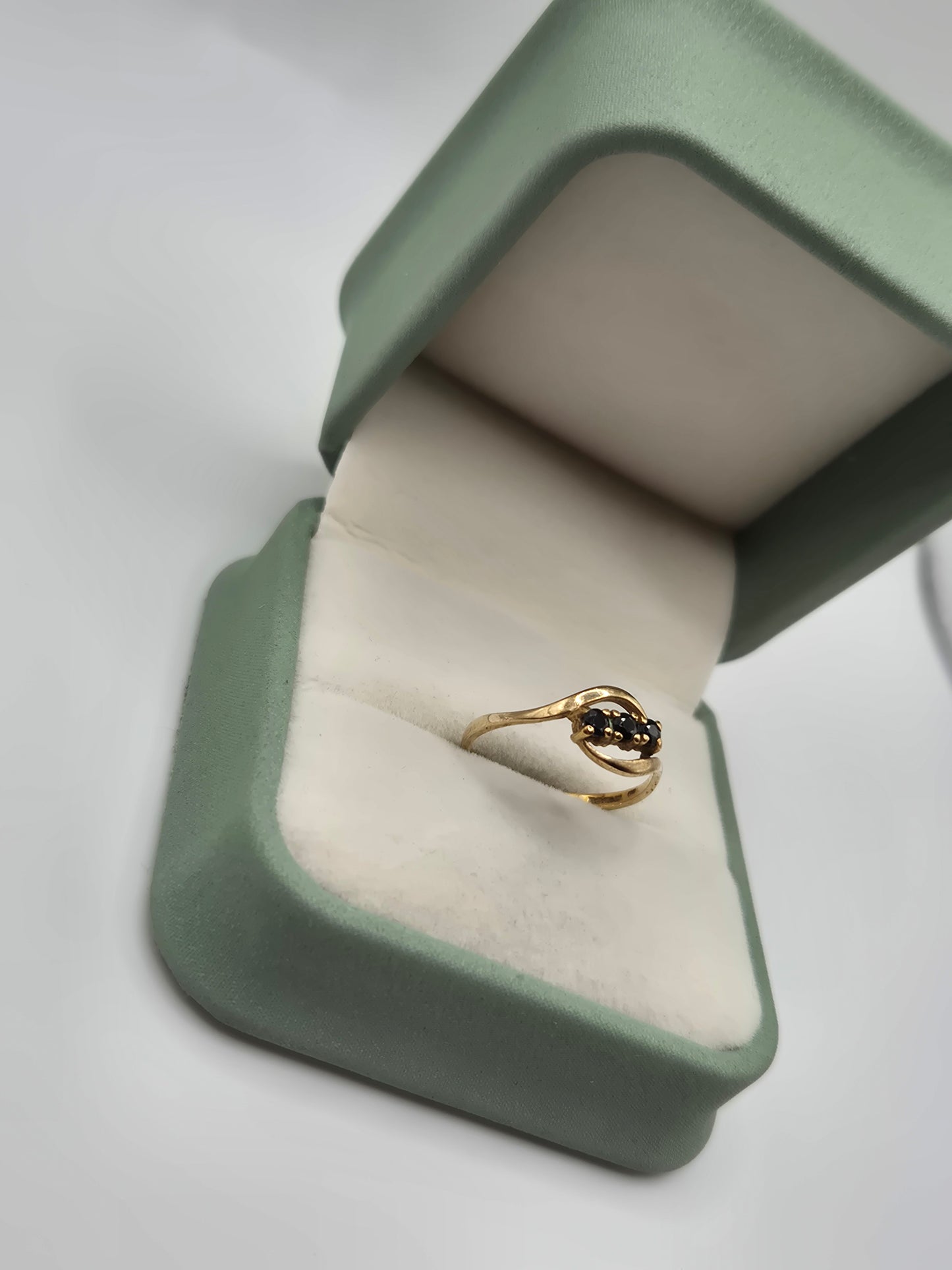 9ct gold sapphire ring