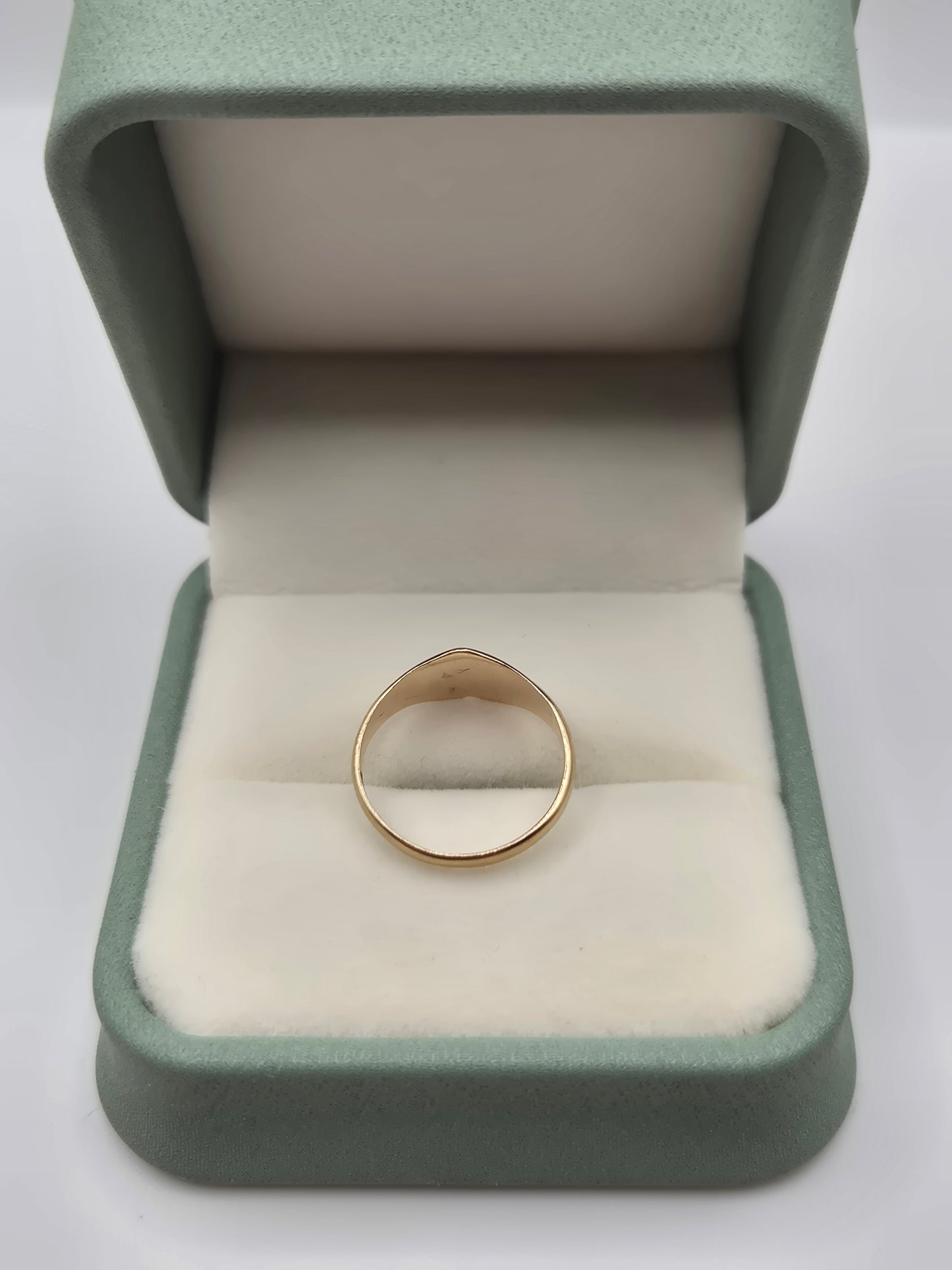 9ct gold heart signet ring