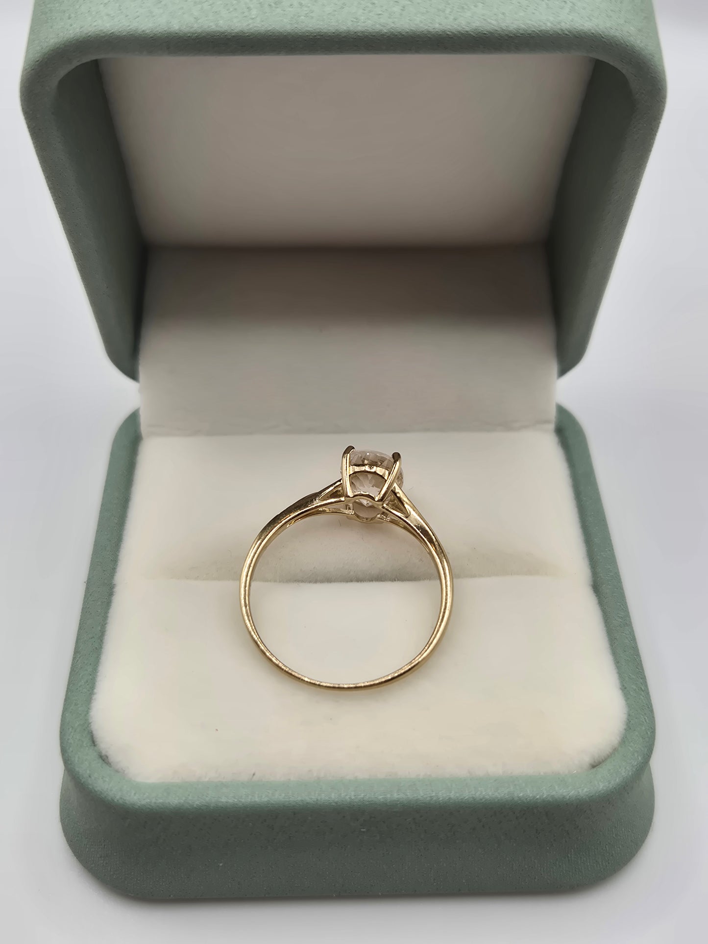 9ct gold white topaz ring