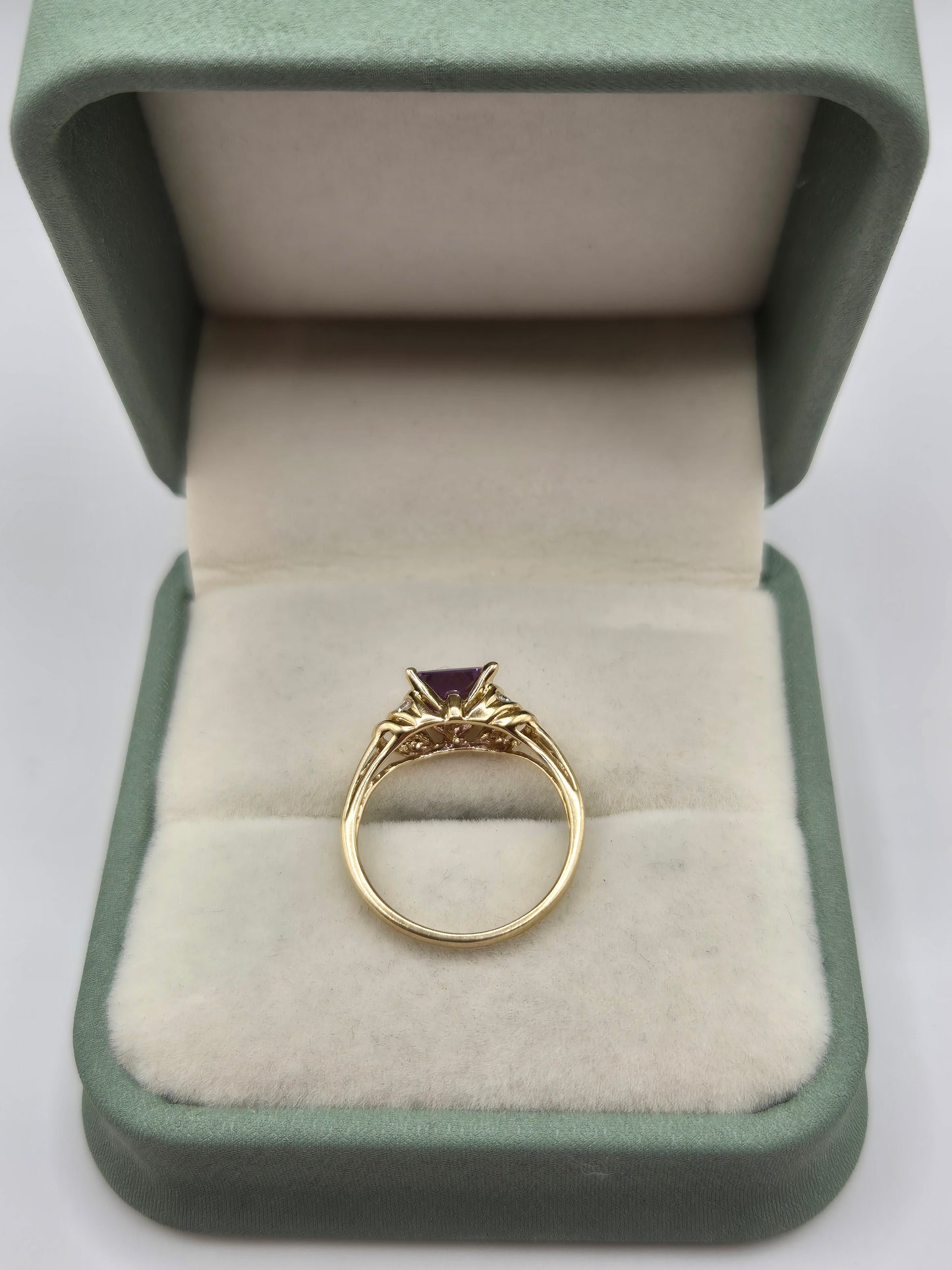 9ct gold iolite and cz ring