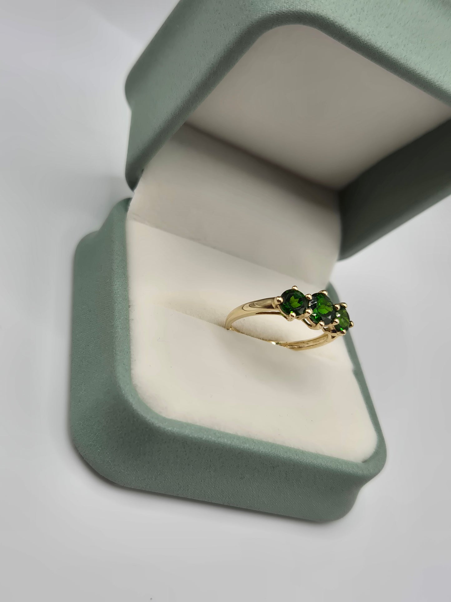 9ct gold diopside ring