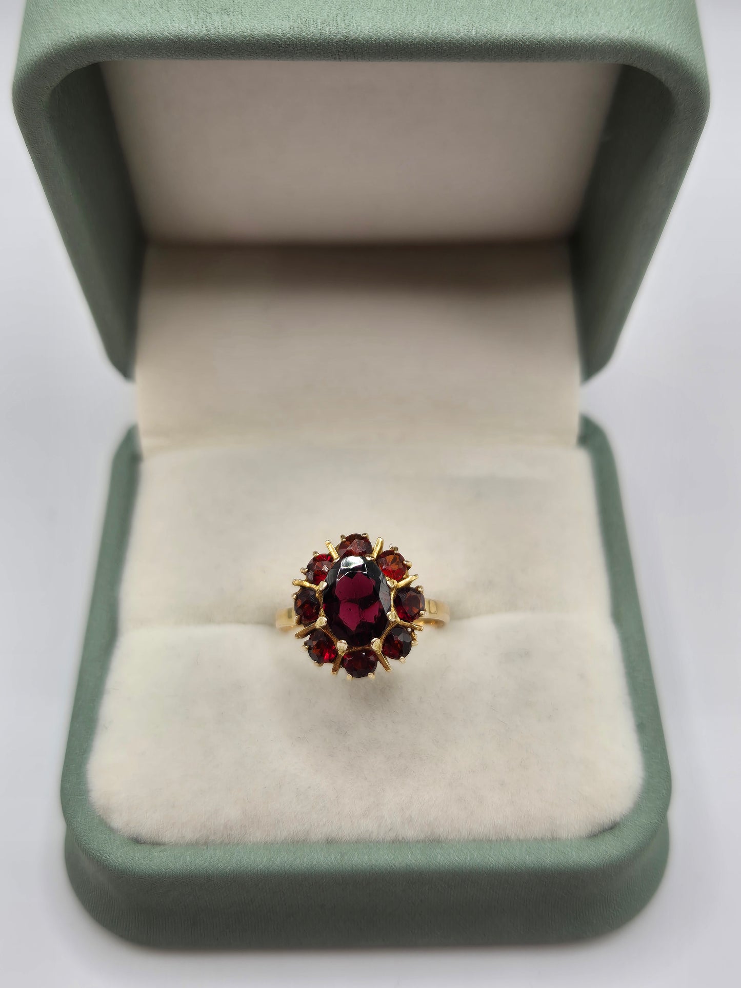 9ct gold garnet cluster ring