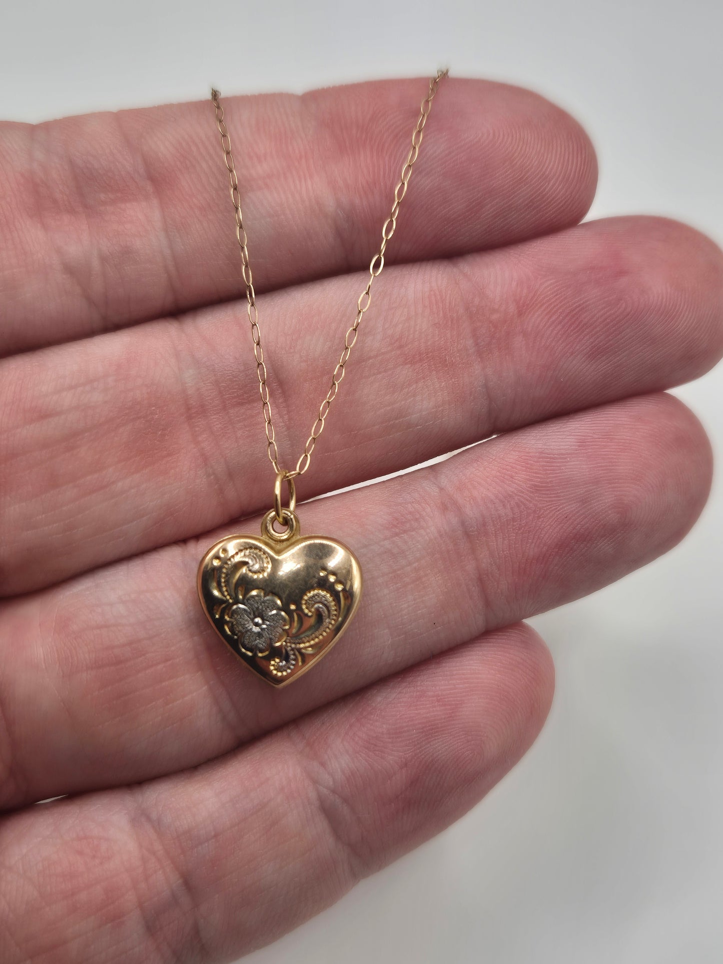9ct gold heart locket necklace