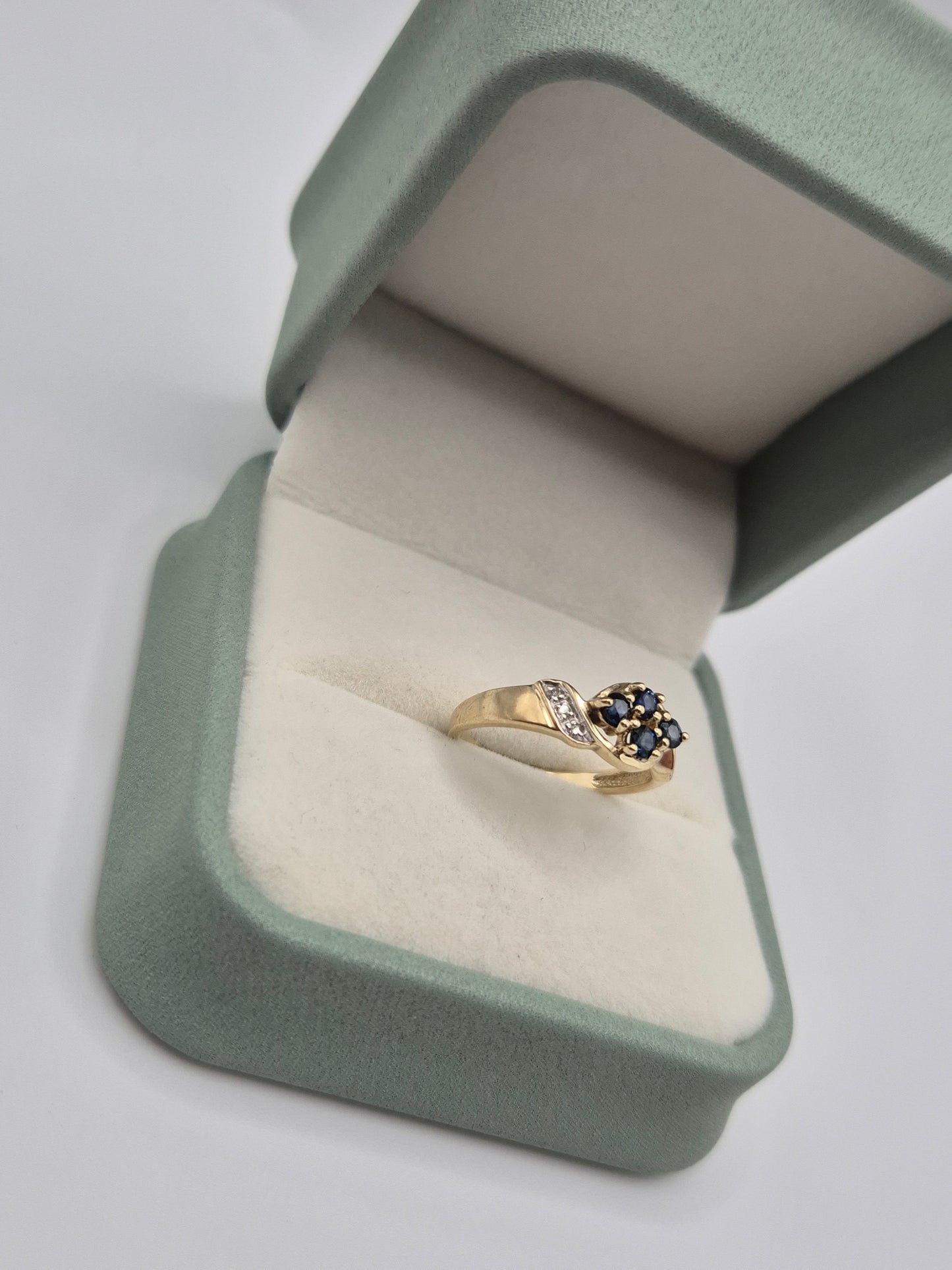 9ct gold sapphire and diamond ring
