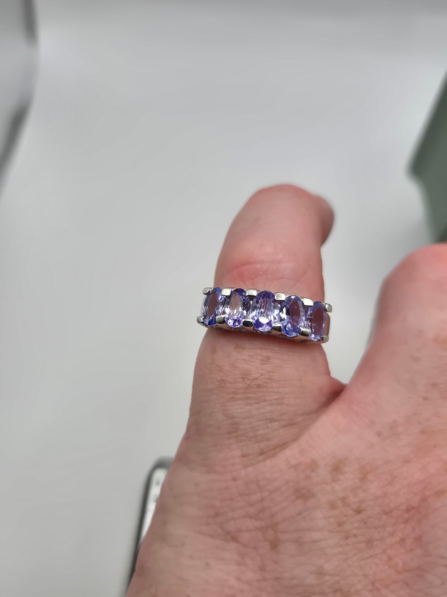 Heavy 9ct white gold tanzanite ring