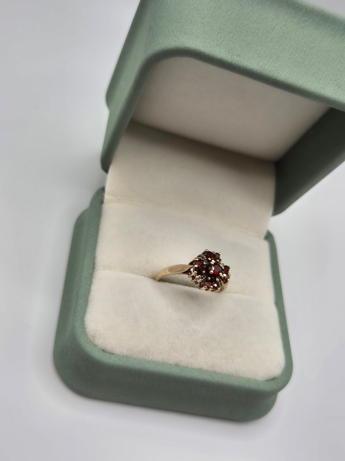 9ct gold garnet cluster ring