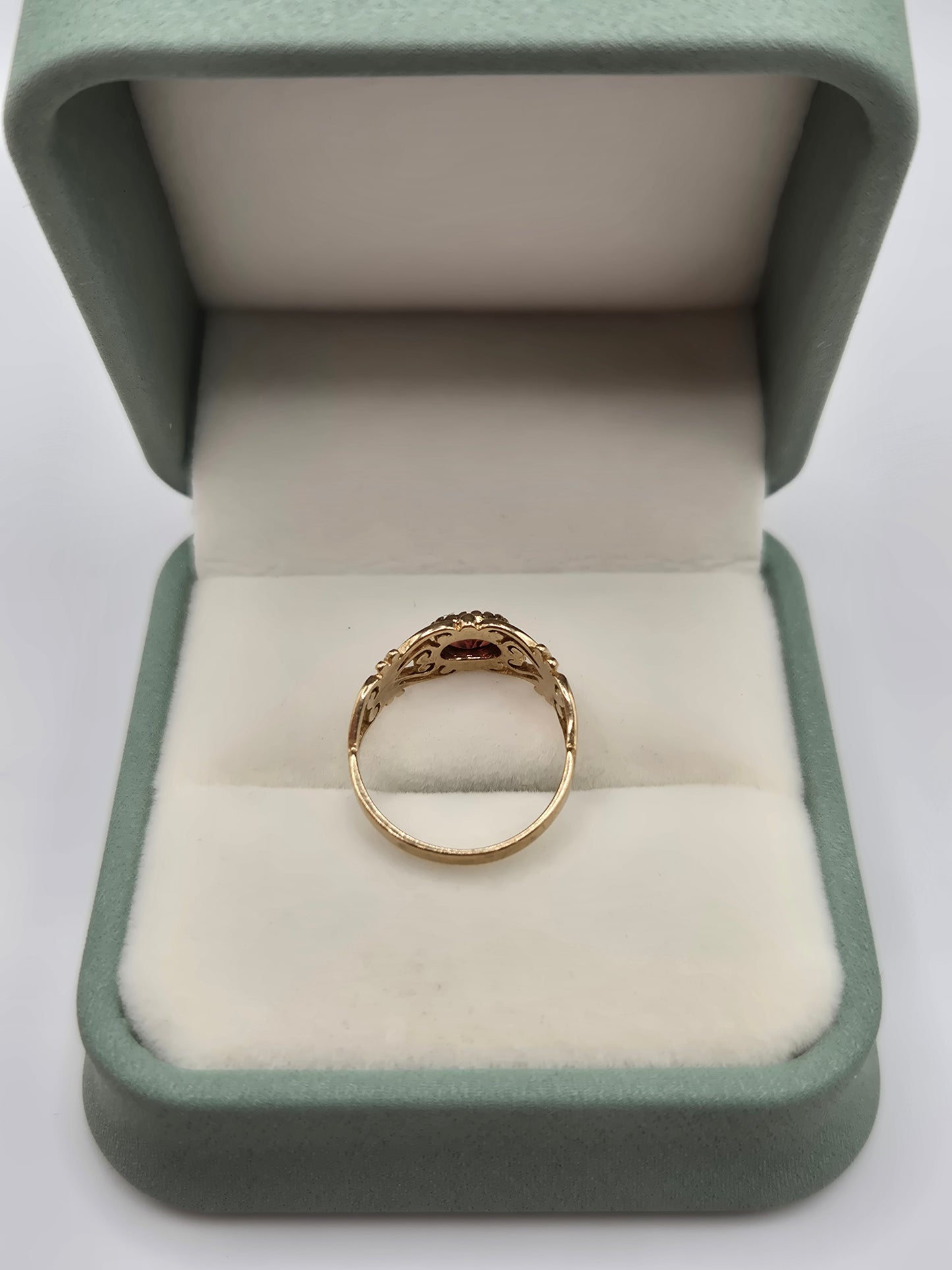 9ct gold garnet ring
