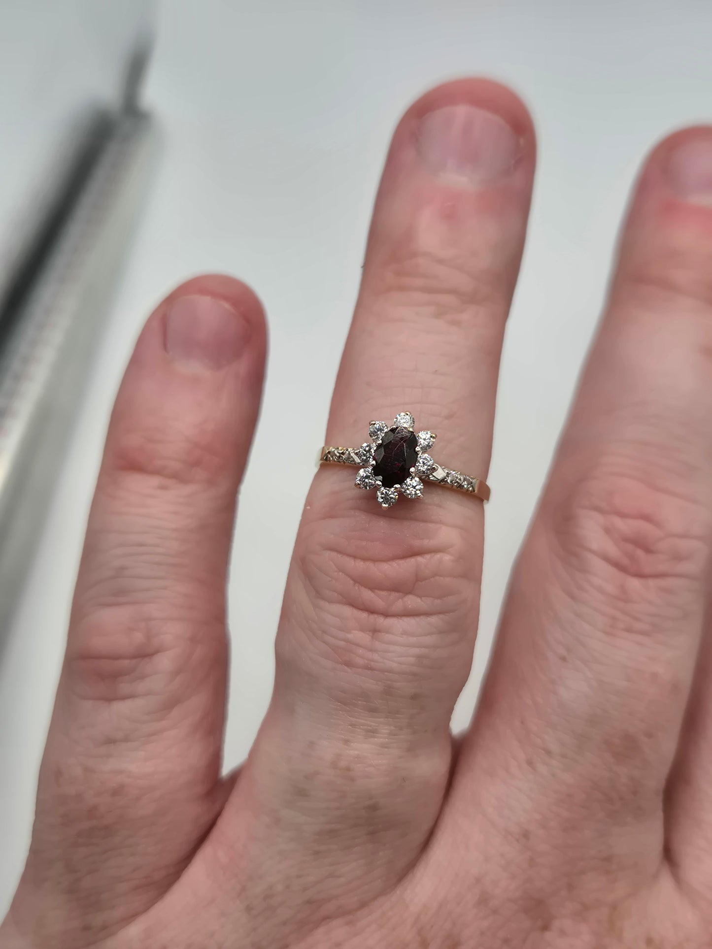 9ct gold garnet and cz ring
