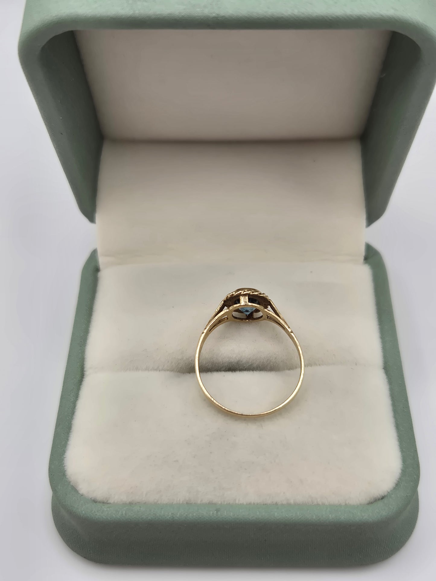 9ct gold topaz ring