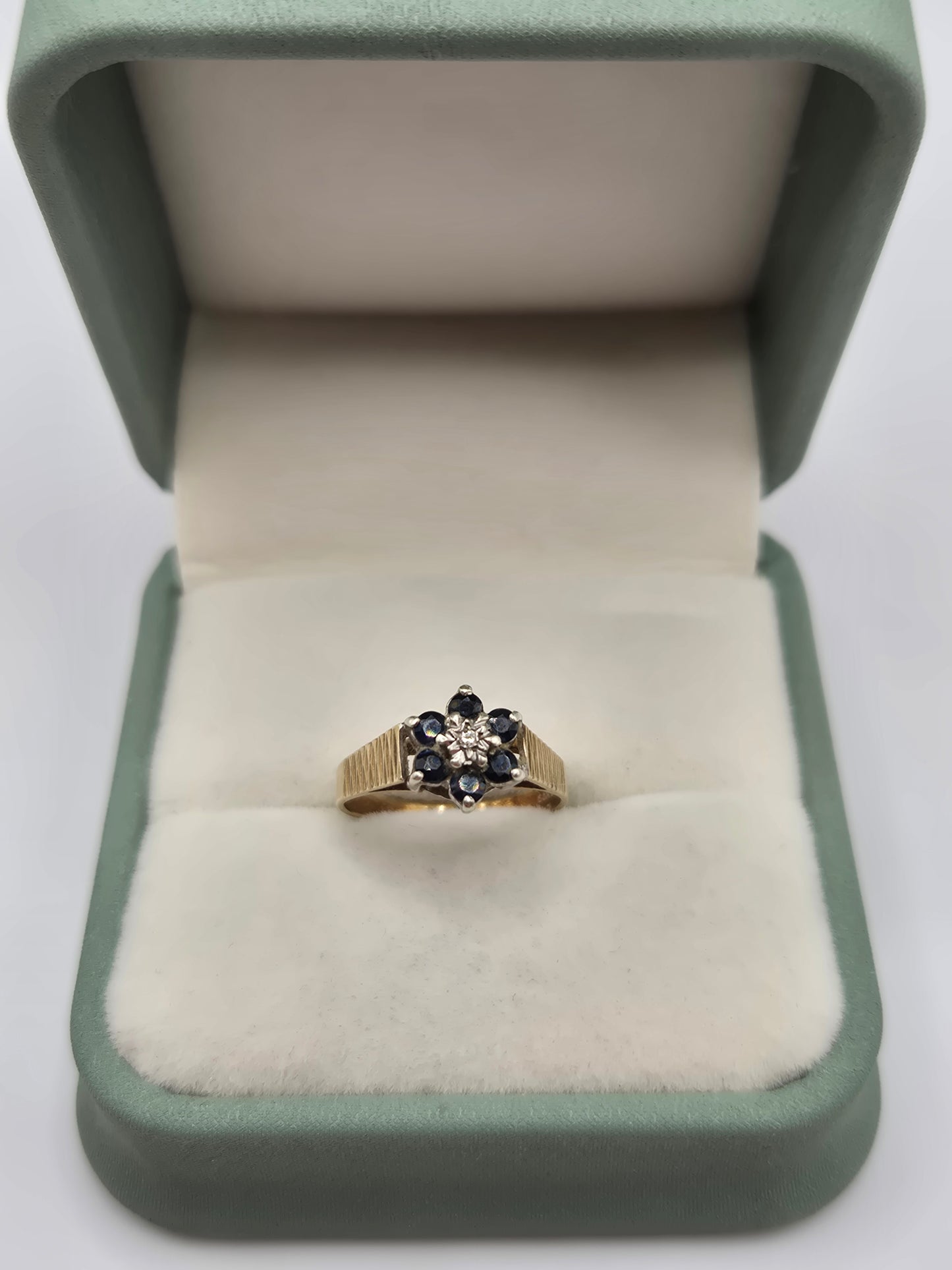 9ct gold sapphire and diamond ring