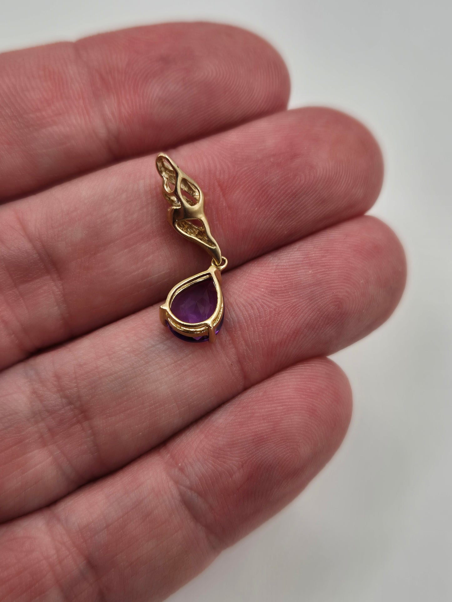 9ct gold amethyst and diamond pendant