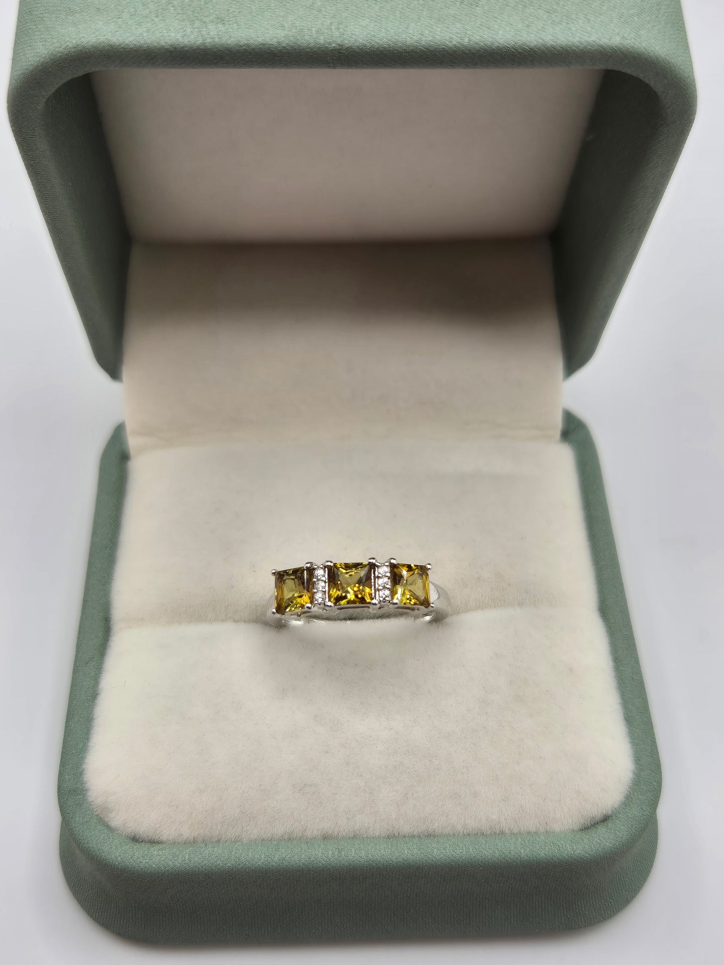 9ct white gold citrine and zircon ring