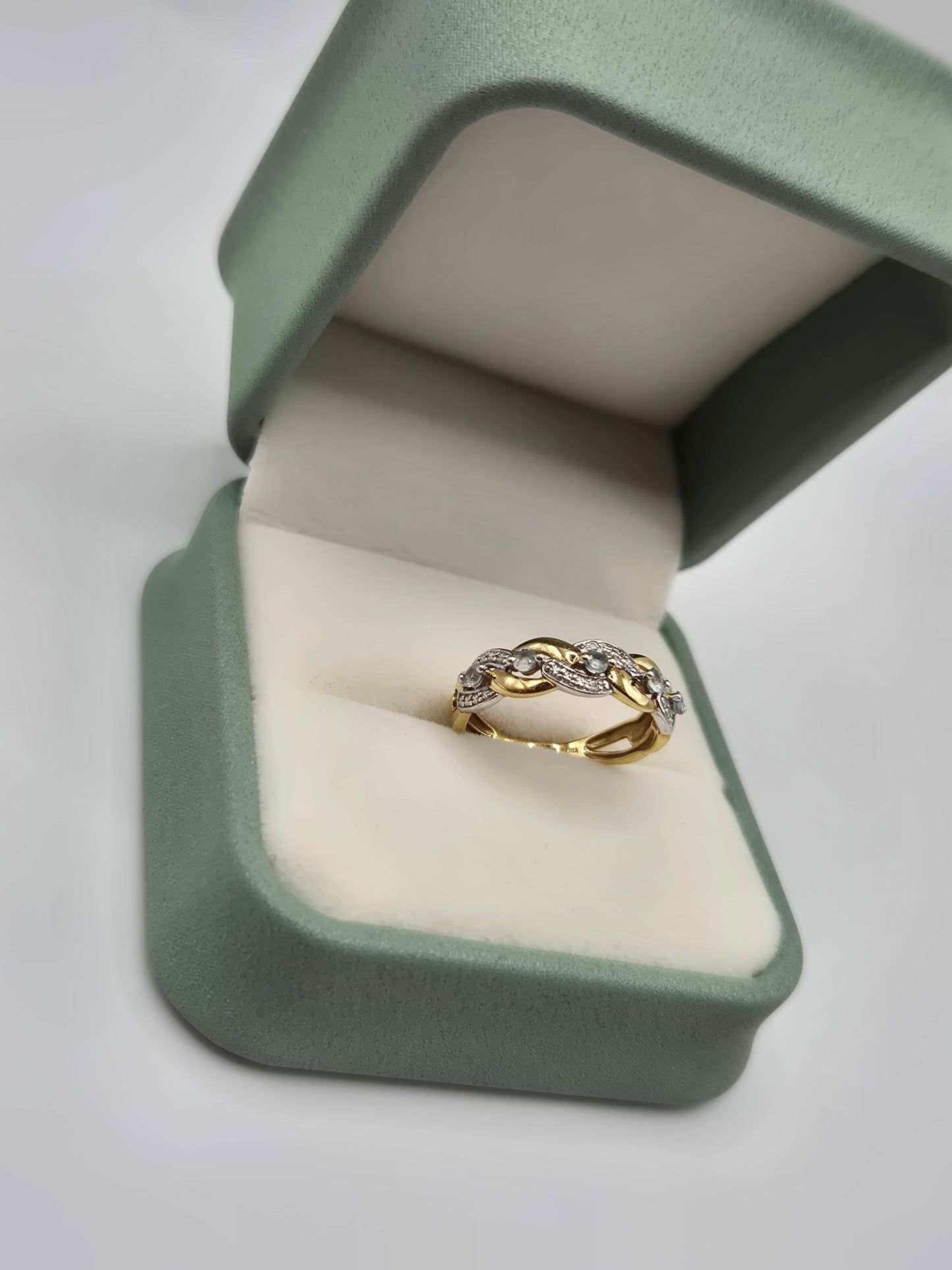 9ct gold topaz and diamond ring