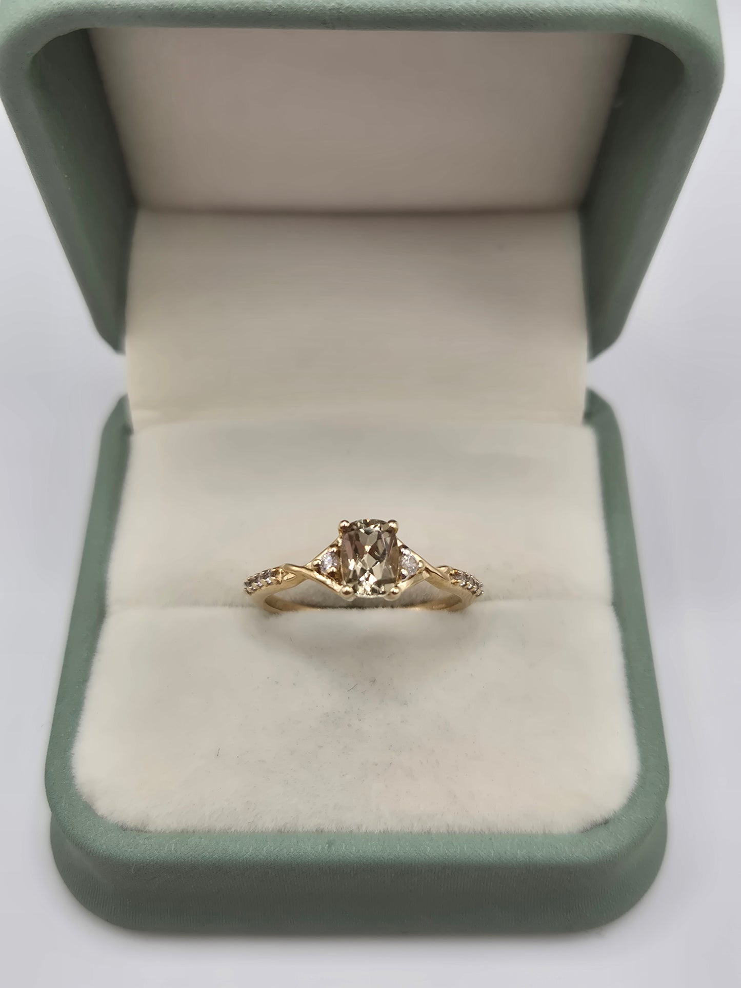 9ct gold quartz and zircon ring