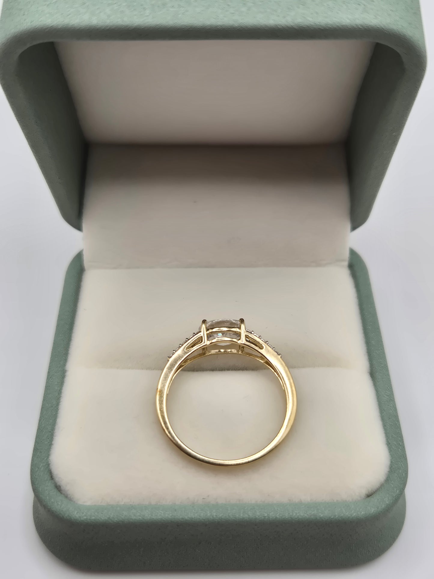 9ct gold white topaz ring