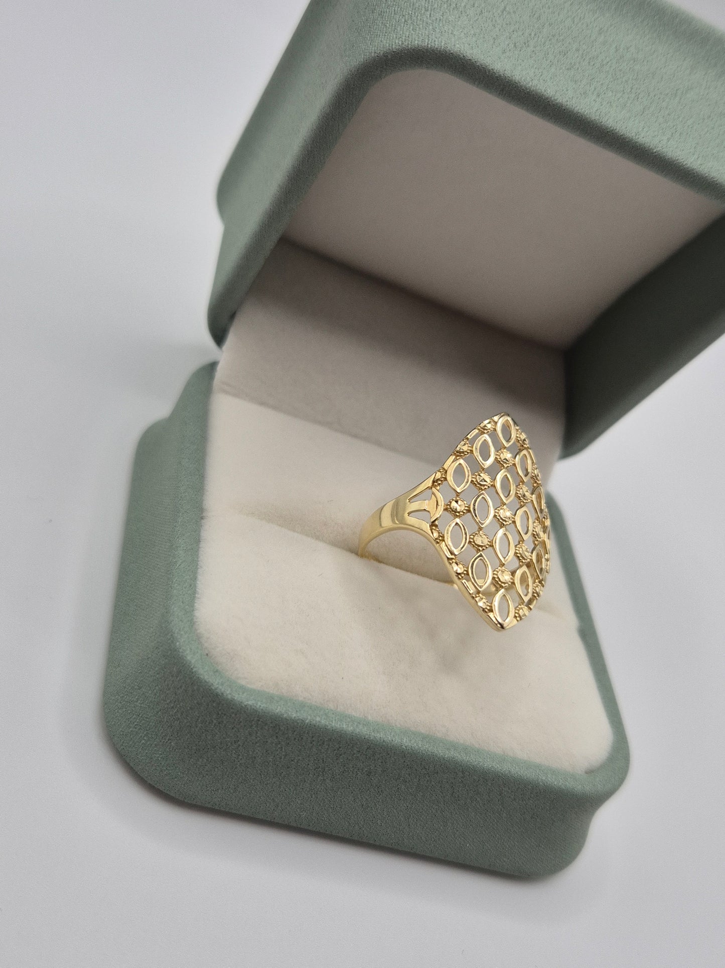 9ct gold ring