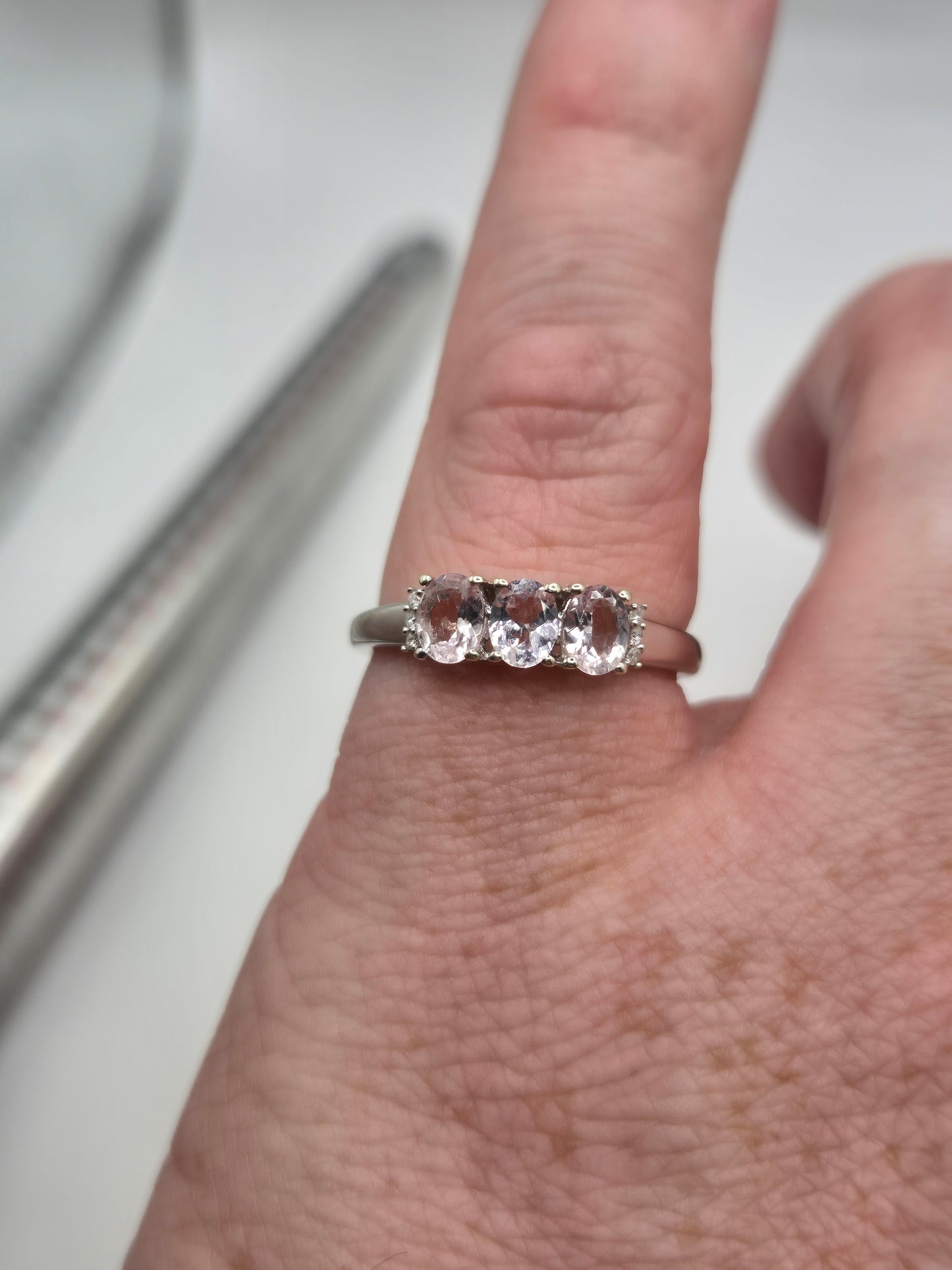 9ct white gold pale morganite ring