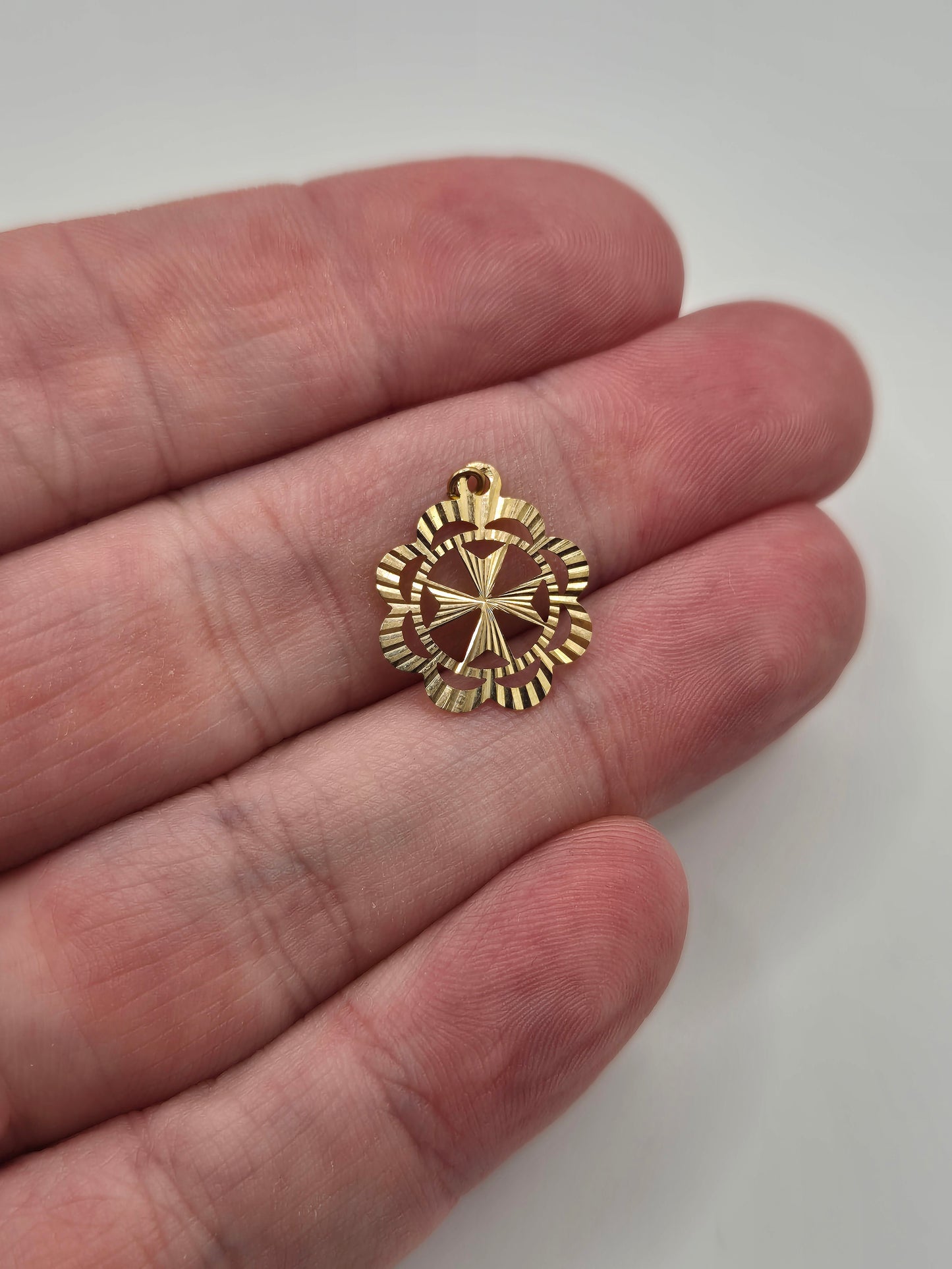 9ct gold pendant