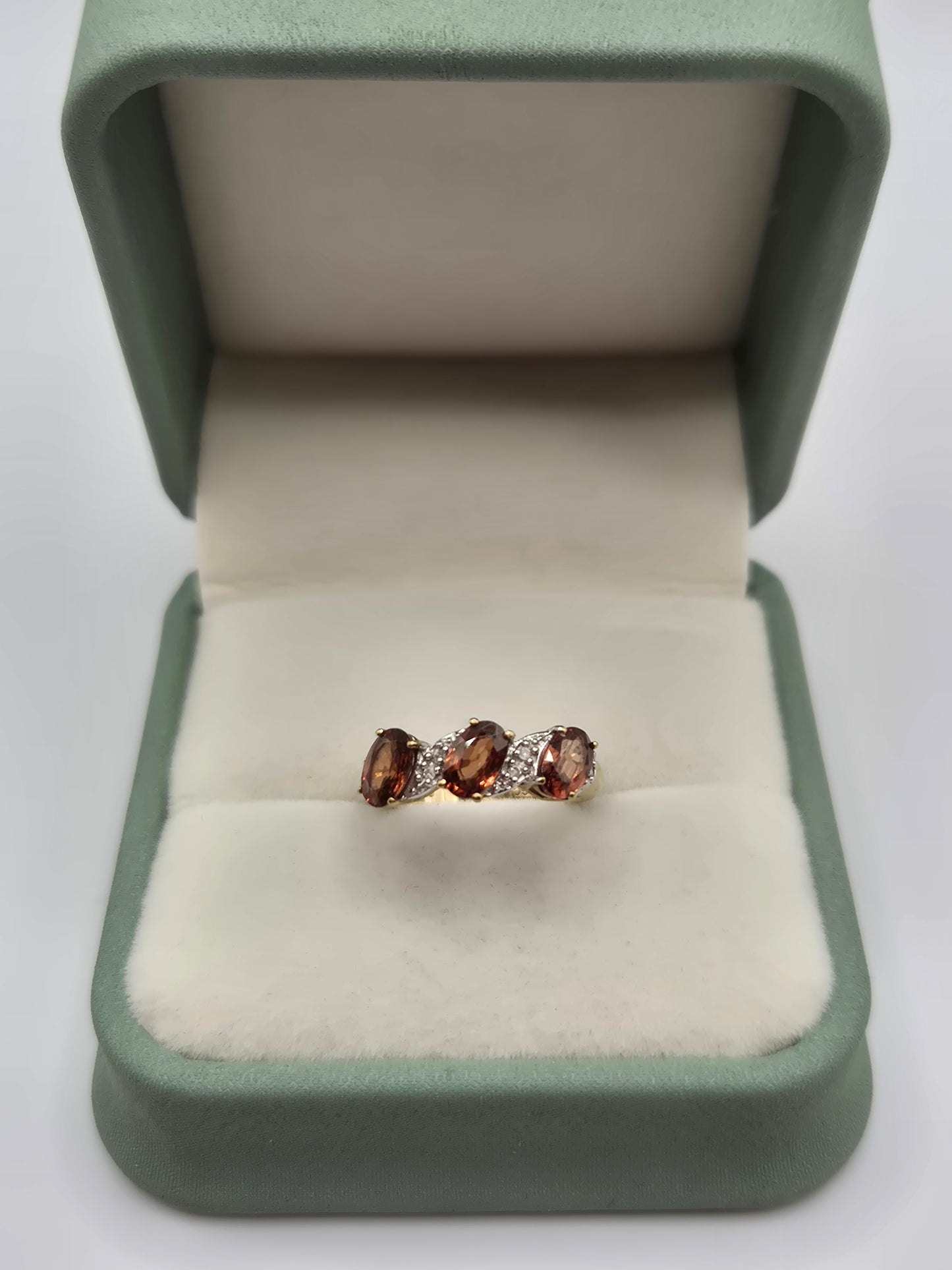 9ct gold quartz and diamond ring