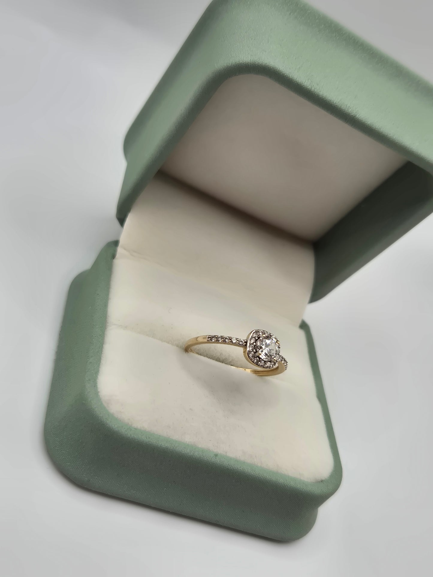 9ct gold cz cluster ring