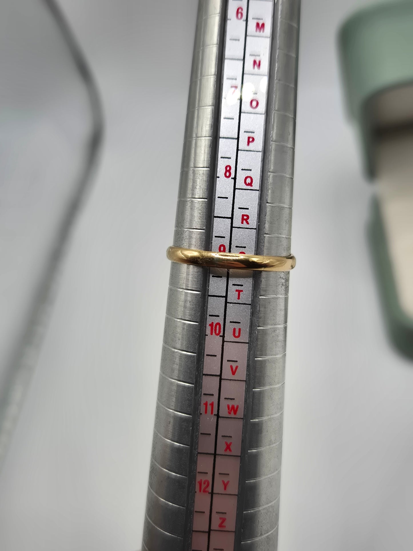 18ct gold sapphire and diamond gypsy ring