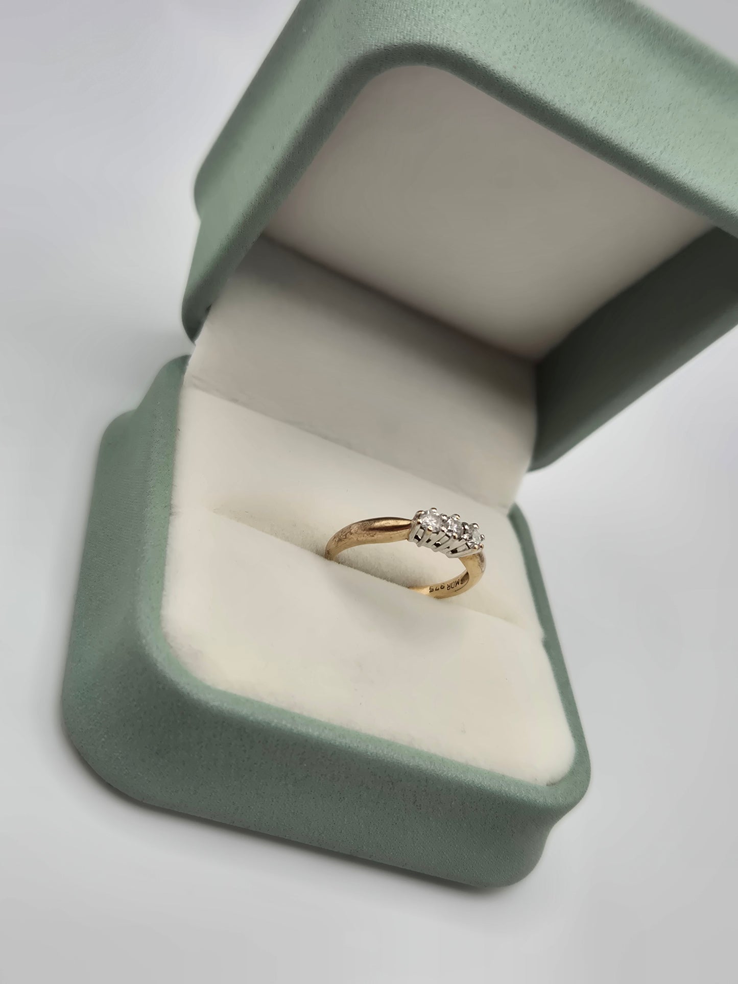 9ct gold diamond ring