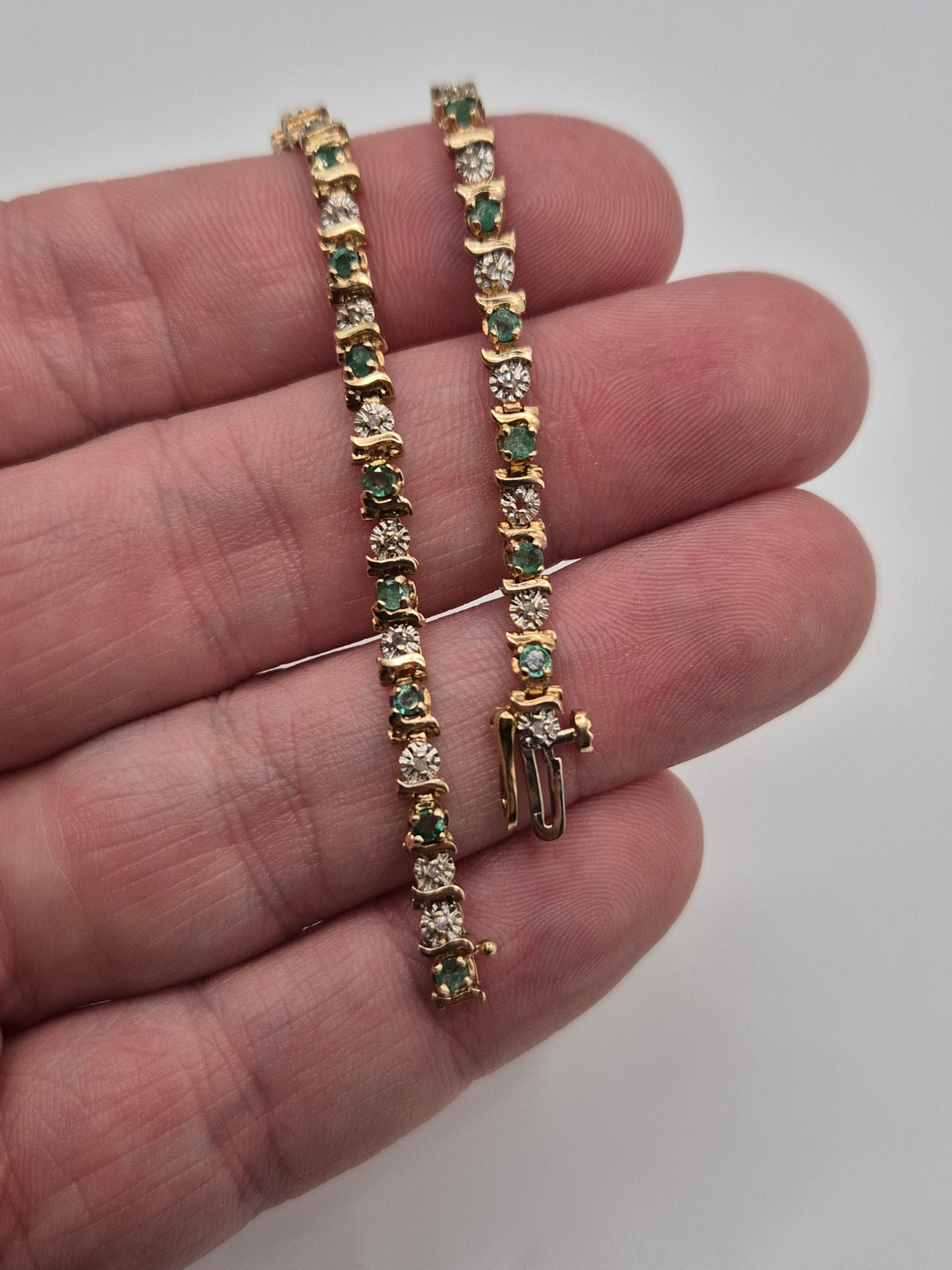 9ct gold emerald and diamond bracelet