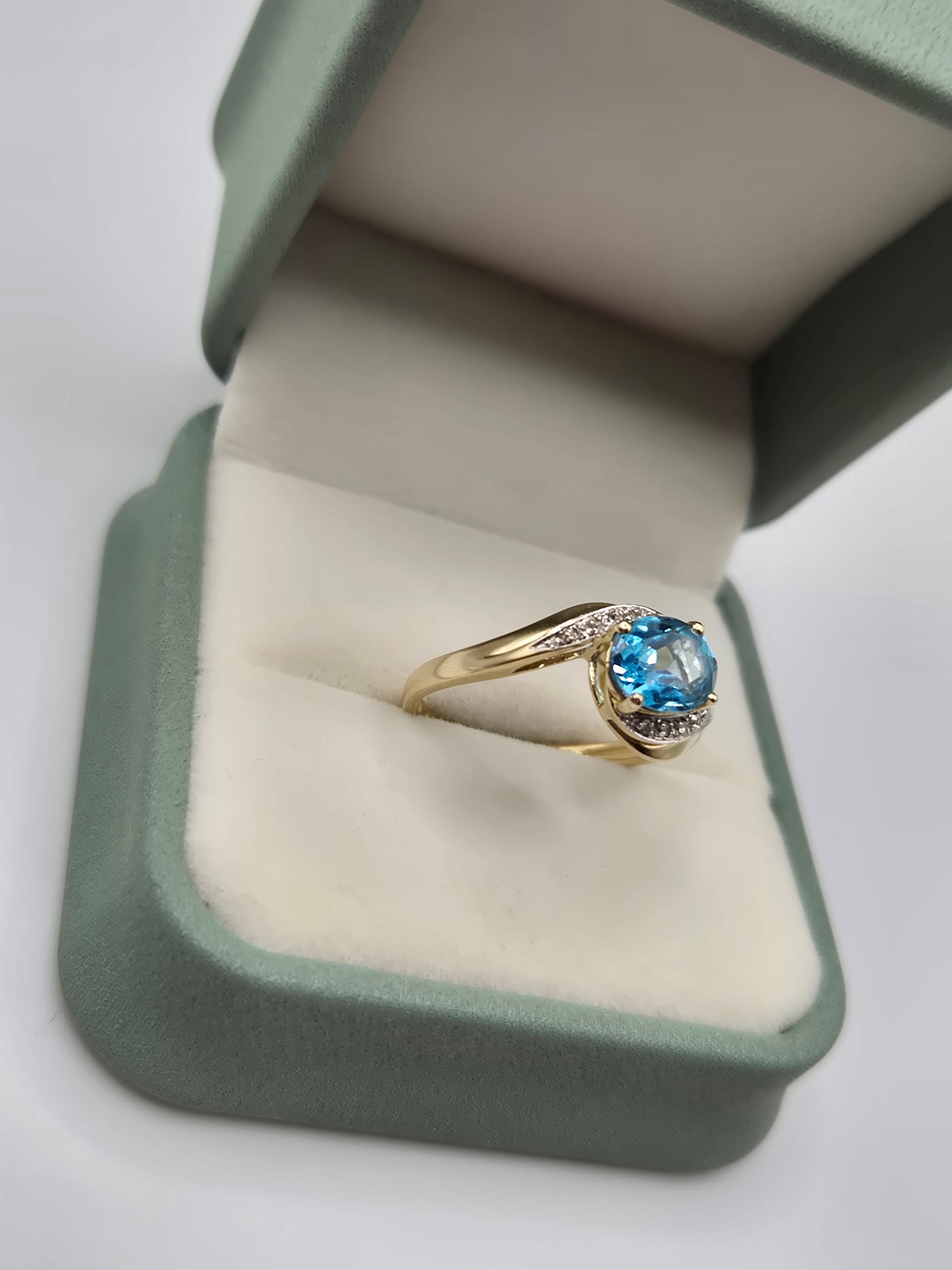 9ct gold topaz and diamond ring