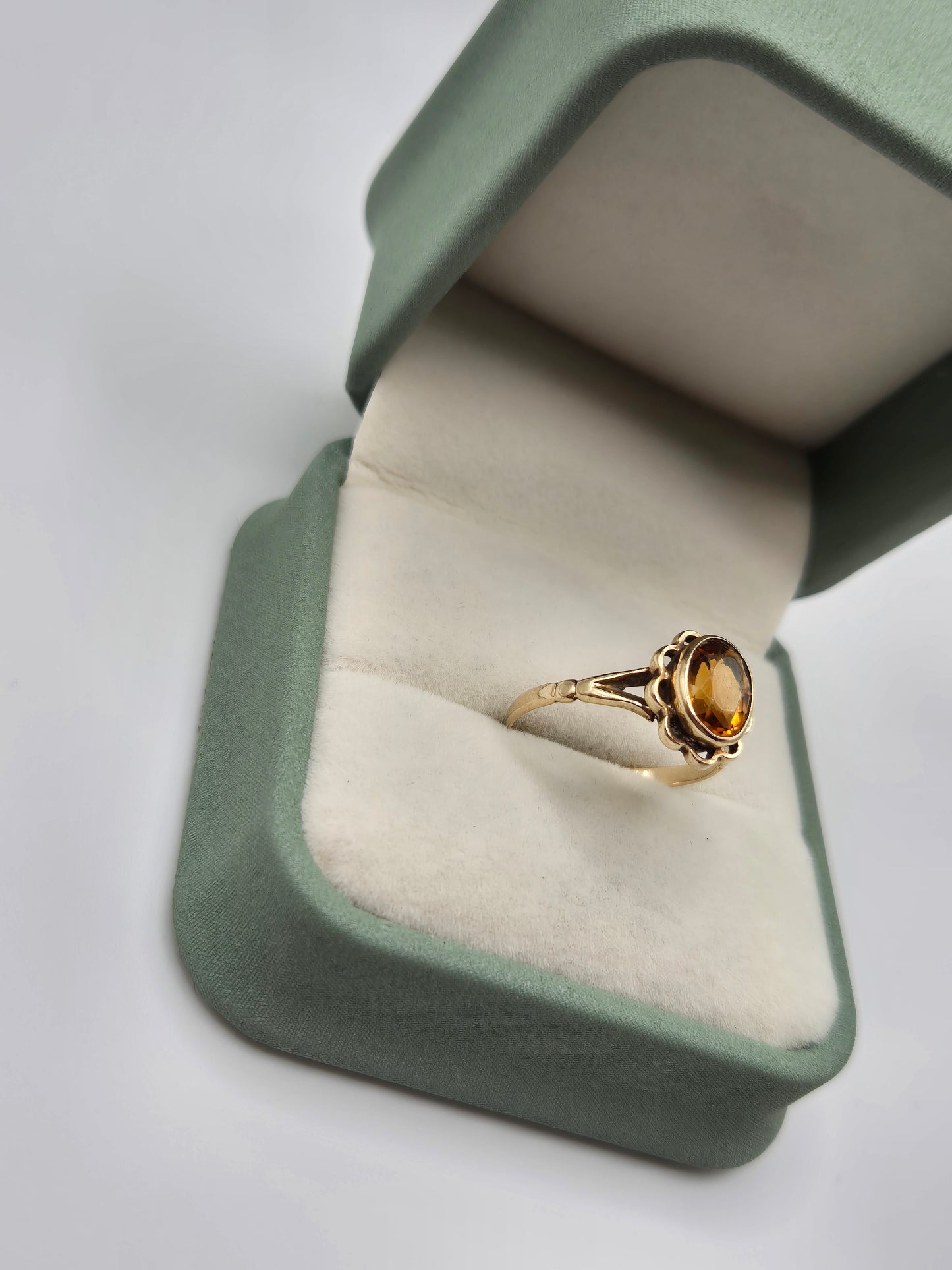 9ct gold citrine ring