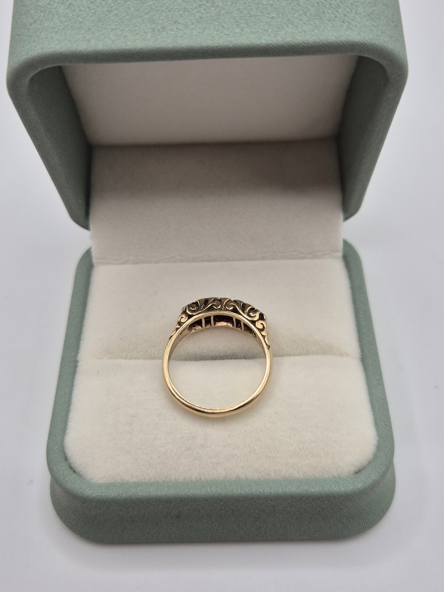 Heavy 9ct gold garnet and diamond ring