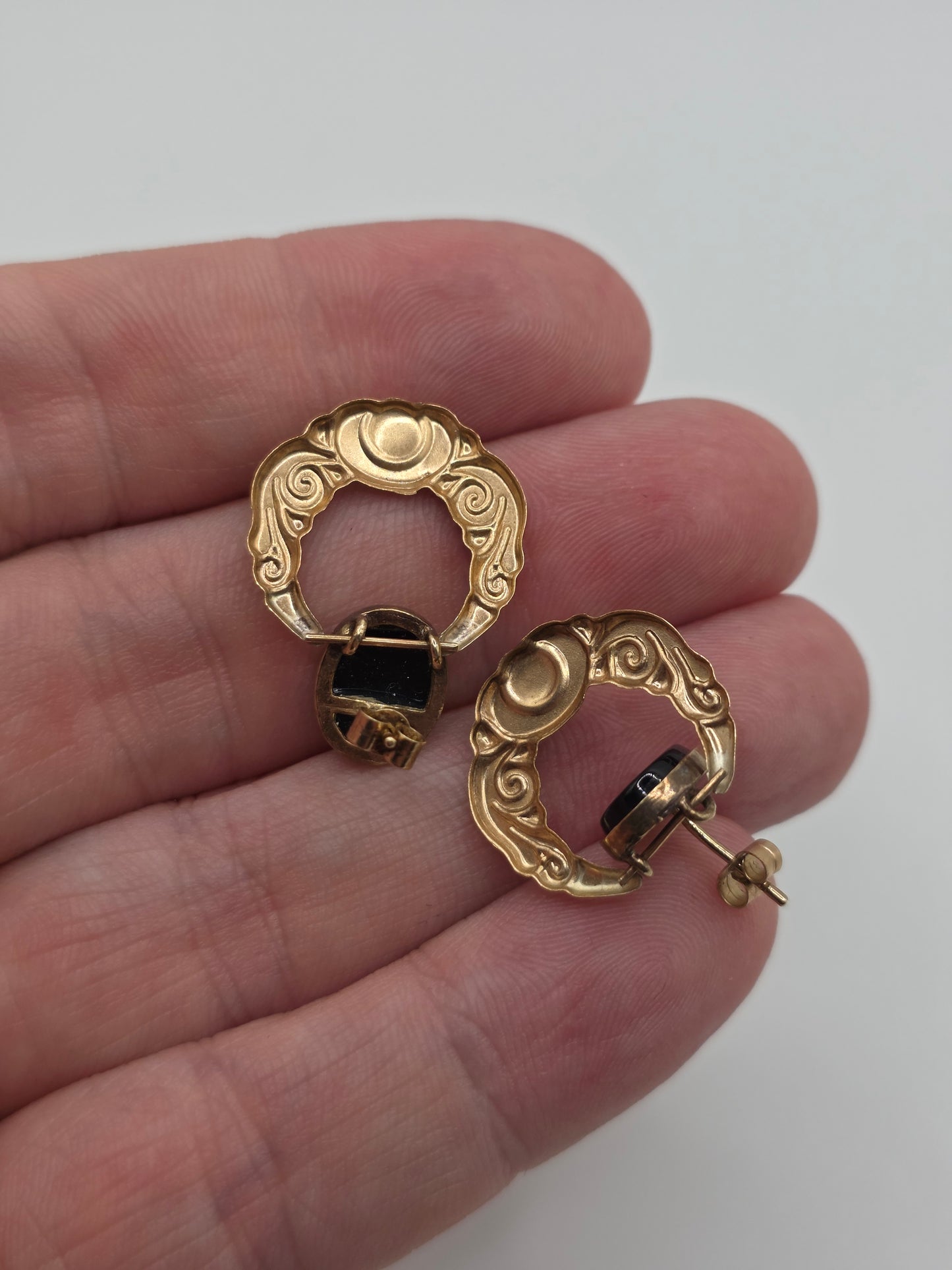 9ct gold onyx earrings