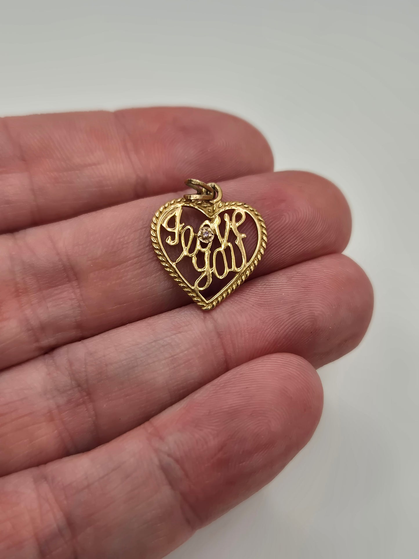 9ct gold "i love you" pendant