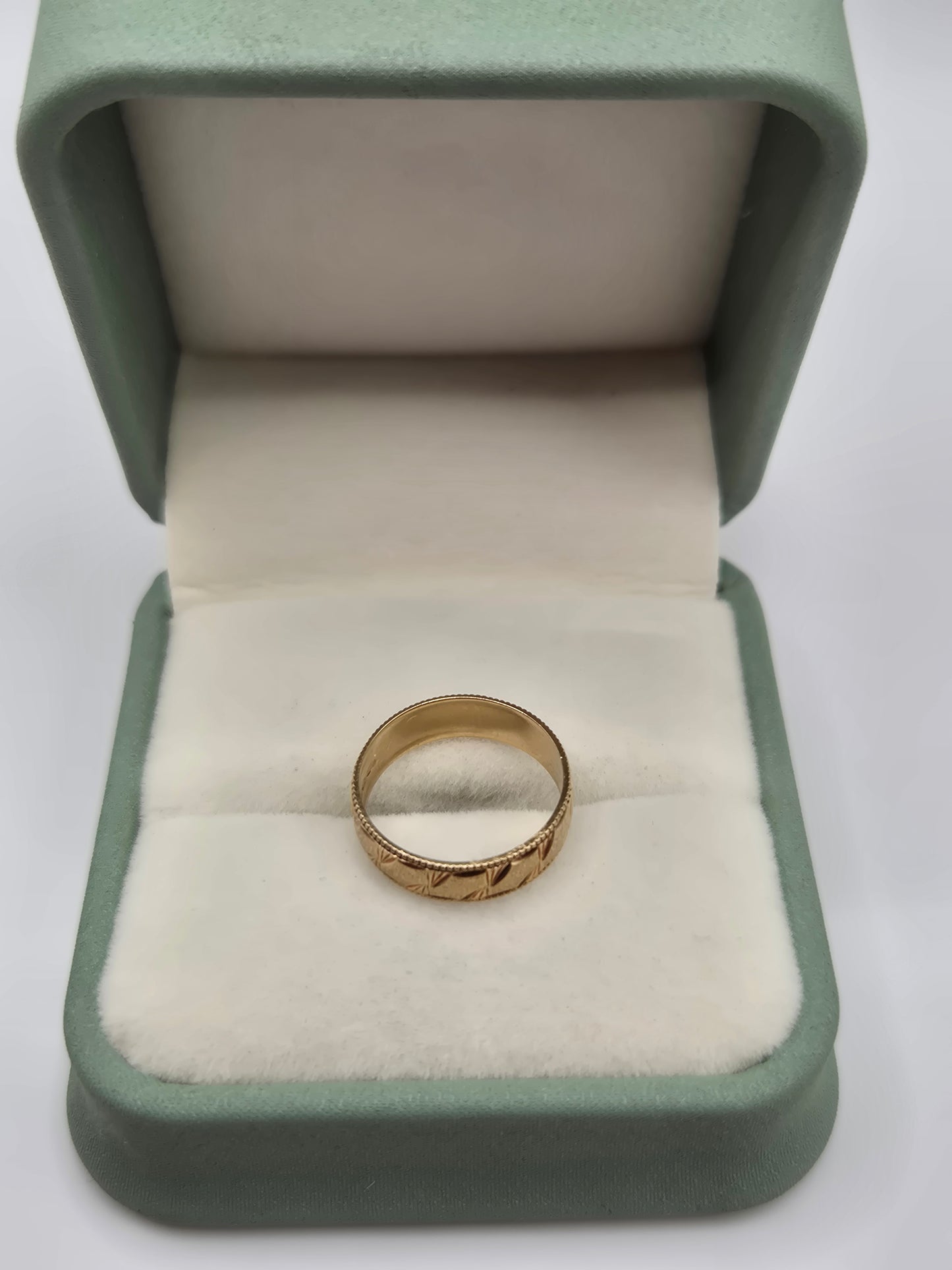 9ct gold engraved band ring