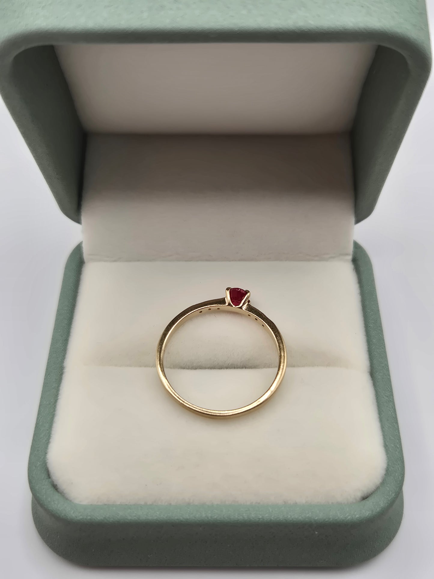 9ct gold spinel and diamond ring