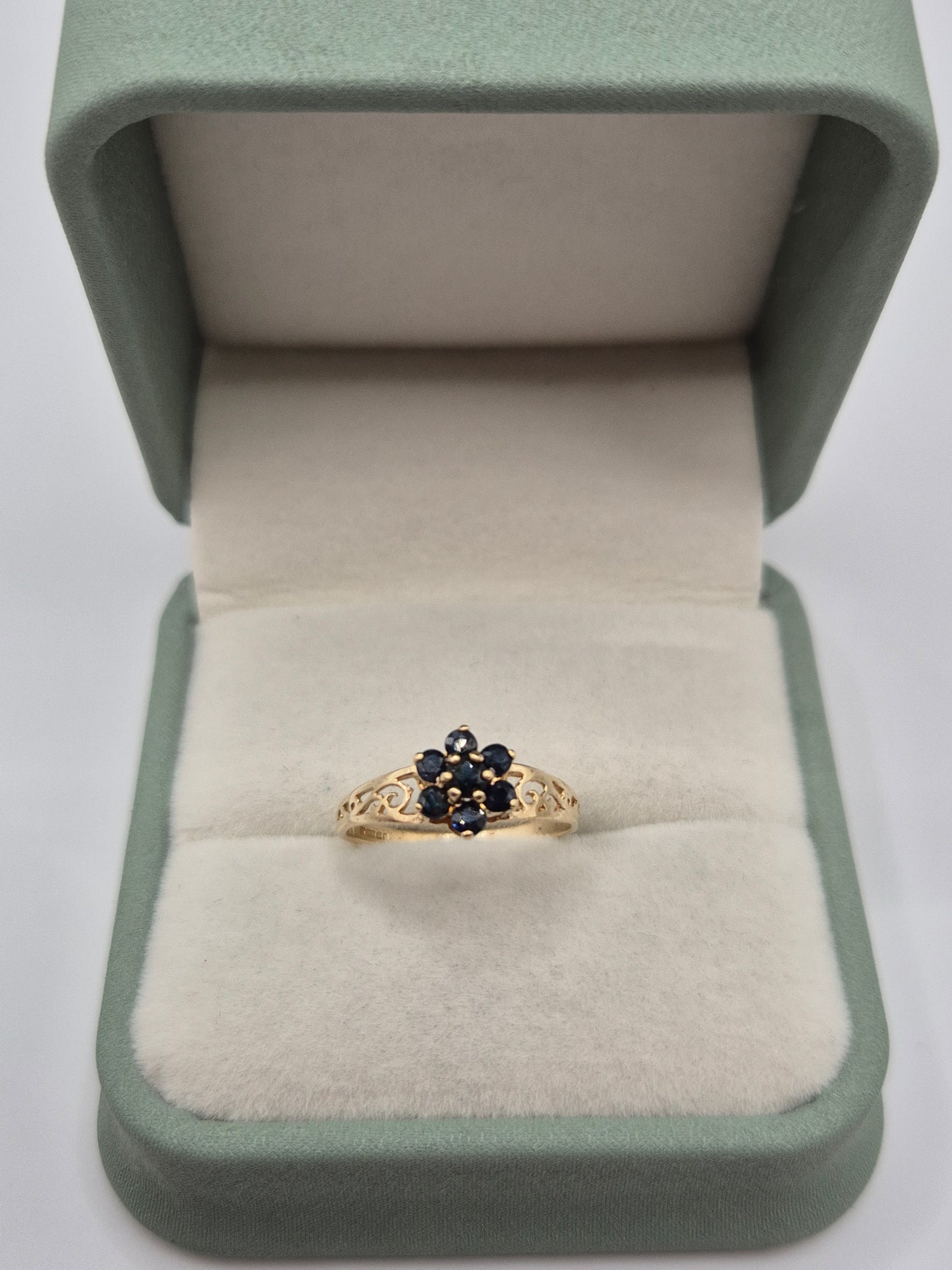 9ct gold sapphire cluster ring