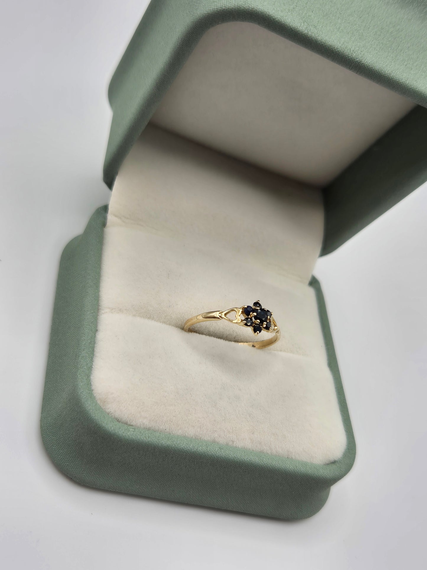 9ct gold sapphire ring