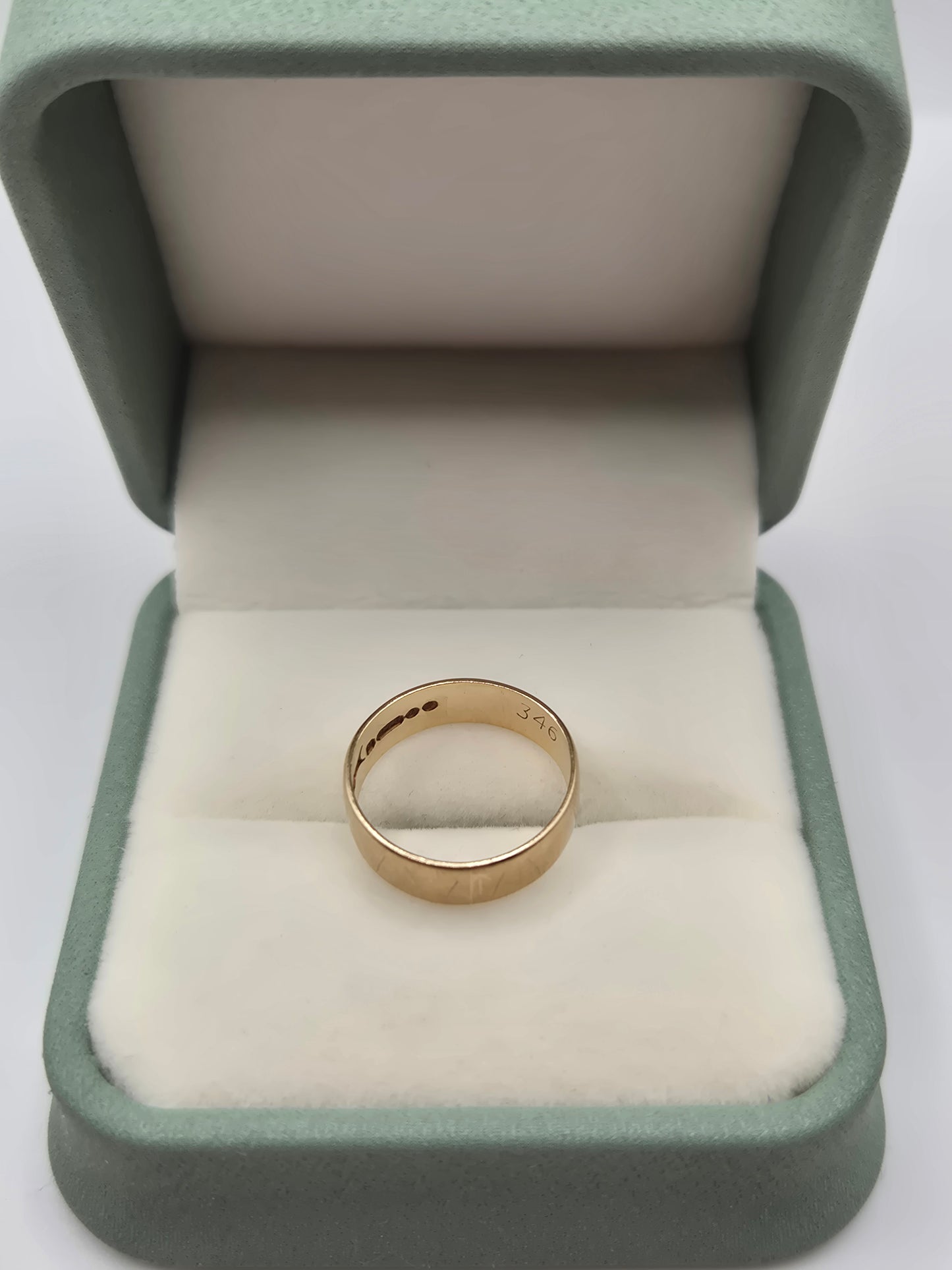 9ct gold engraved band ring