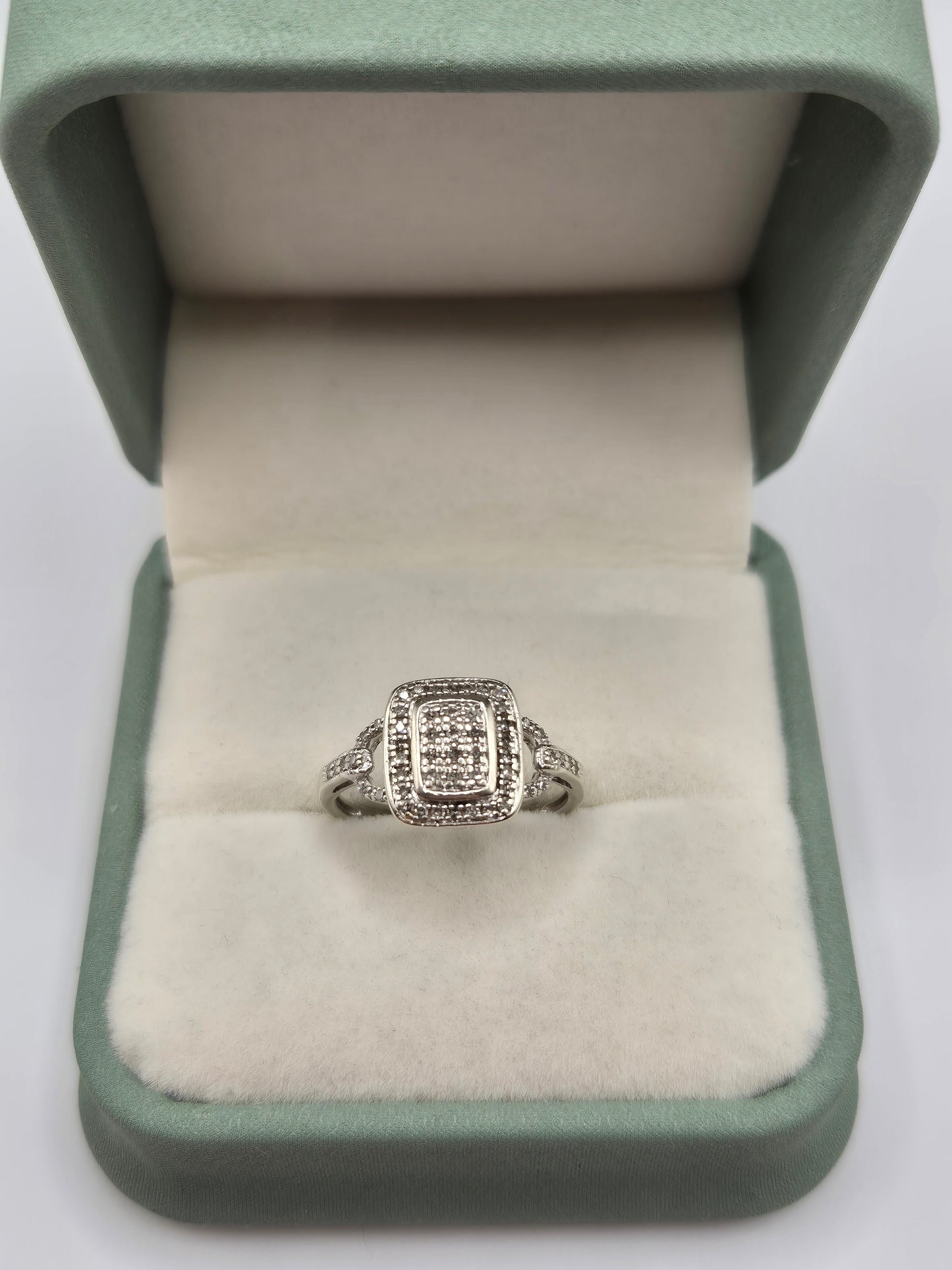 9ct white gold 25 point diamond ring