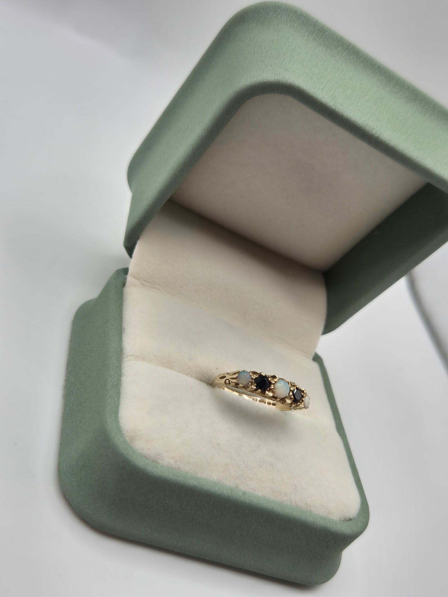 9ct gold sapphire and opal ring