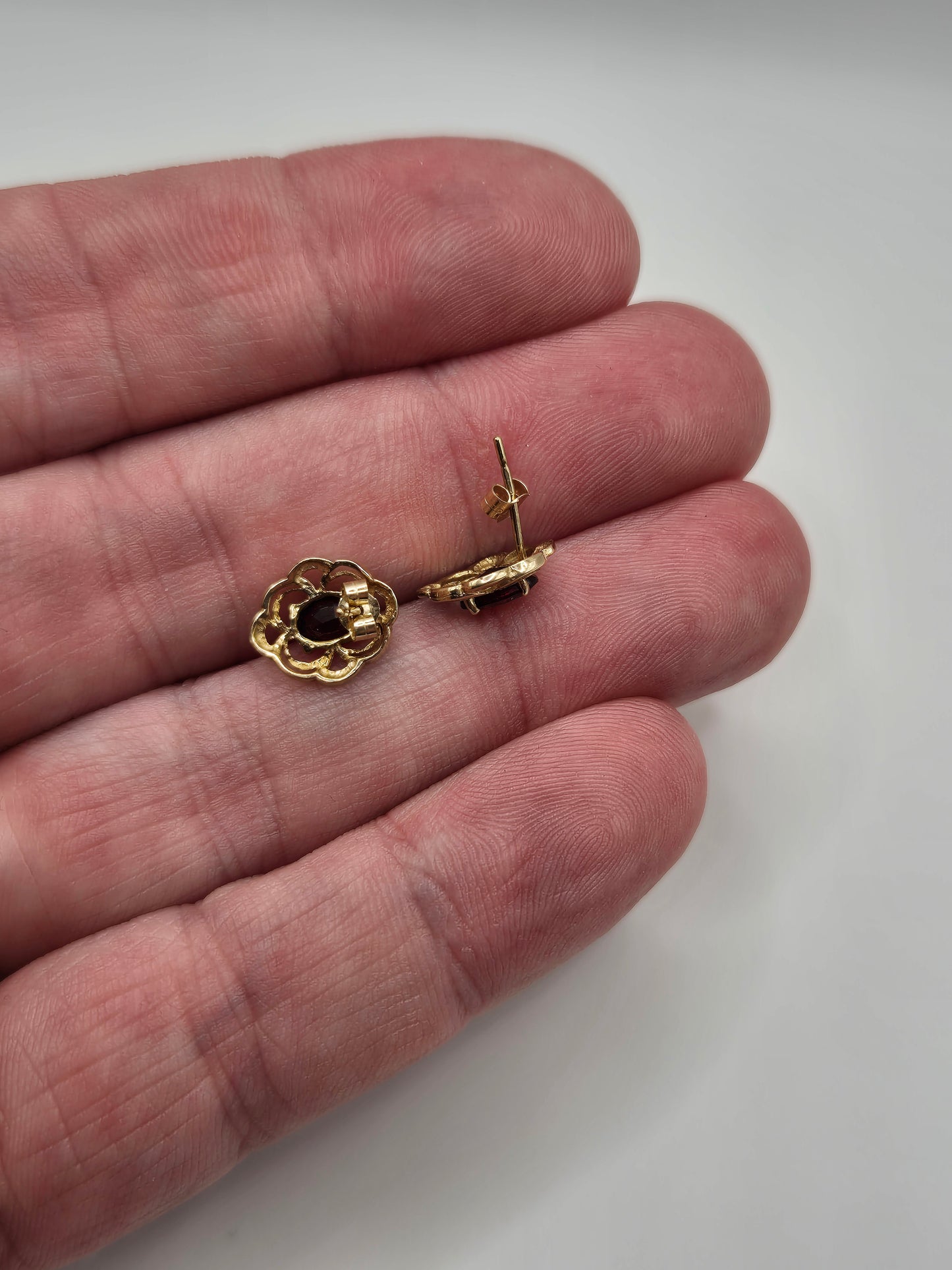9ct gold garnet earrings