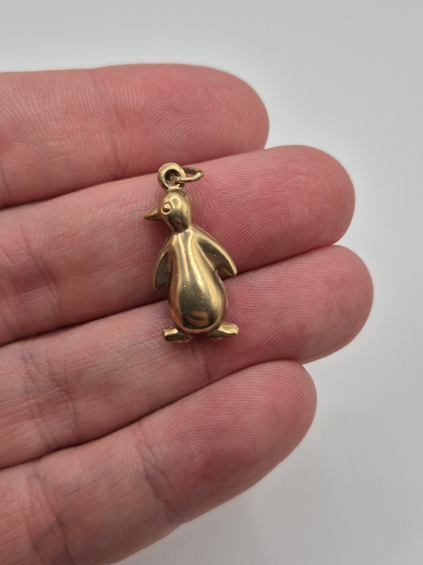 9ct gold penguin charm