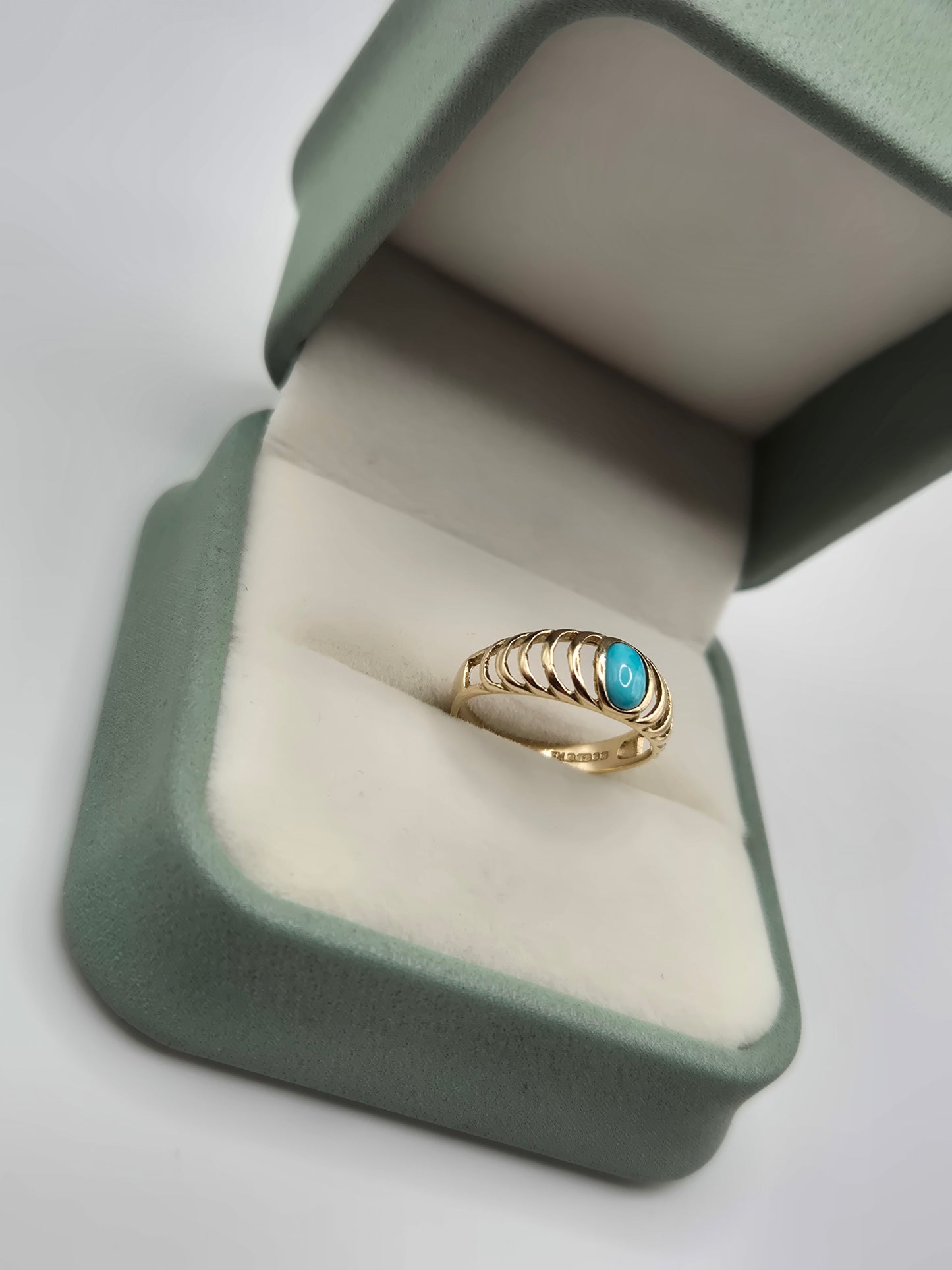 9ct gold turquoise ring